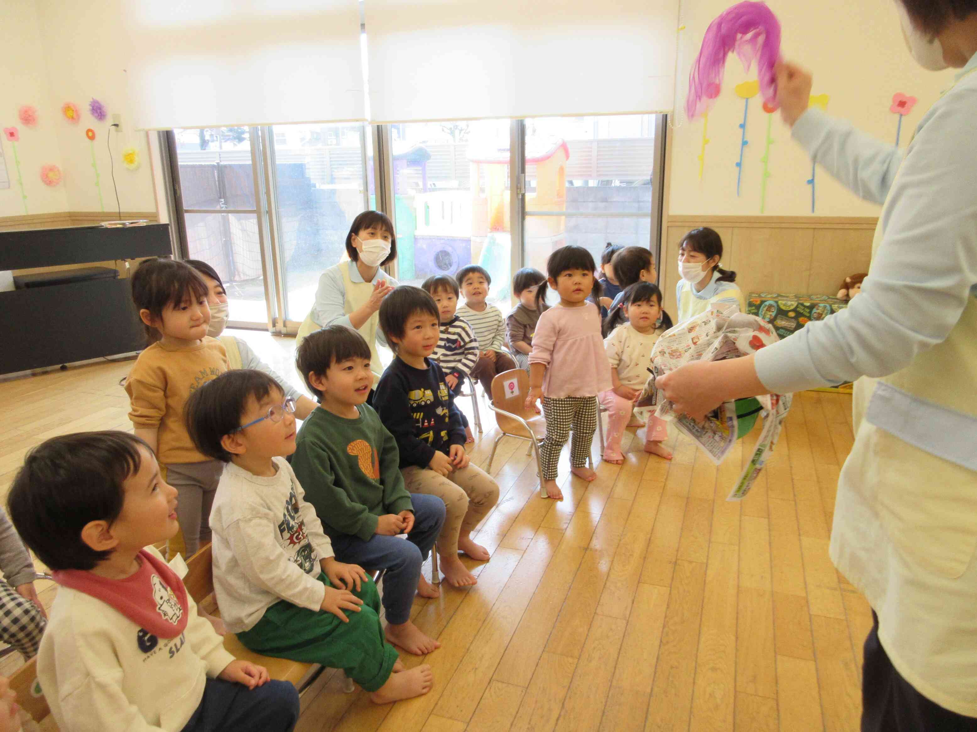 今度はムラサキのハンカチ