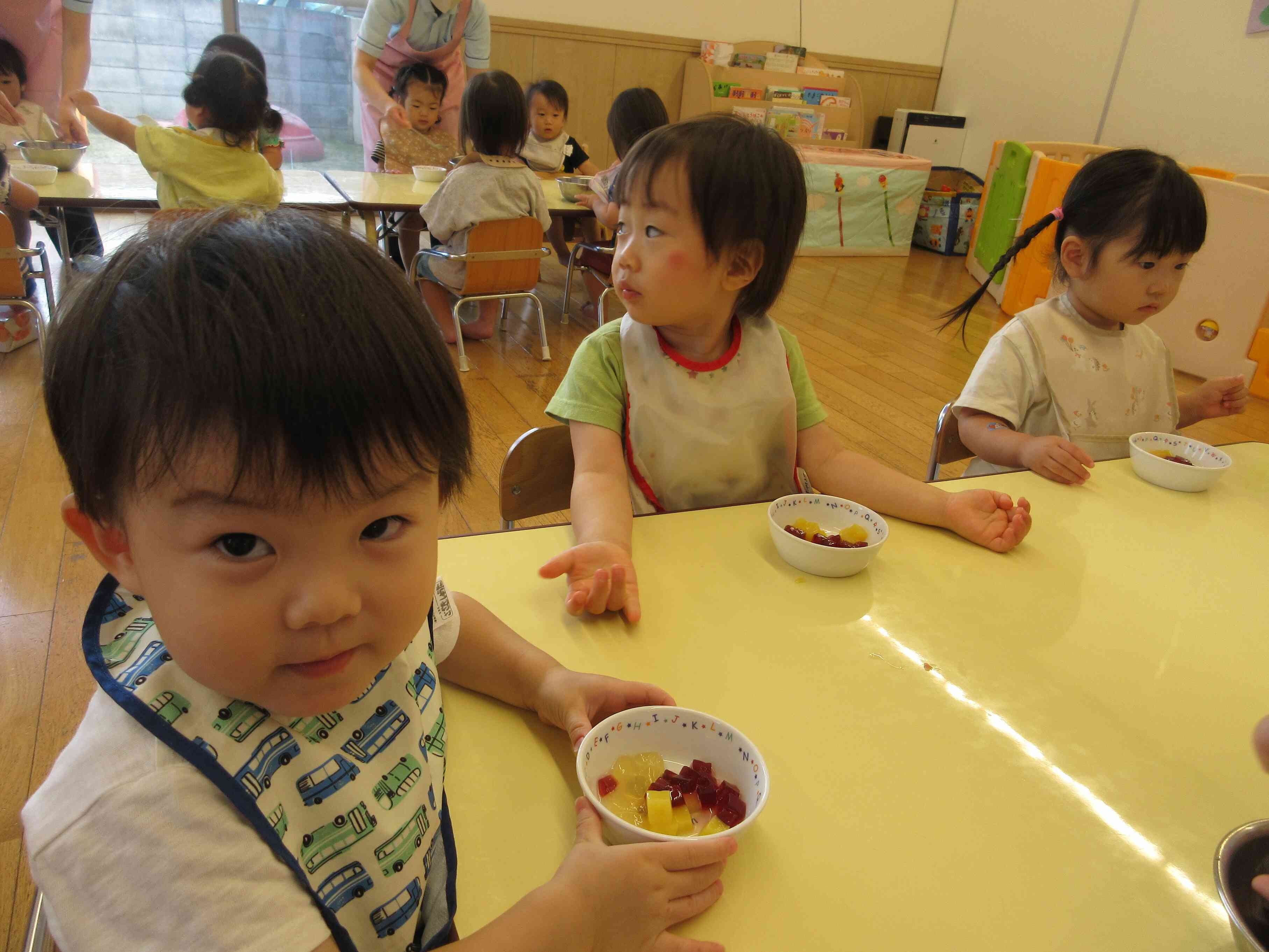 あじさいゼリーの完成です♪自分で作ったゼリー、みんな嬉しそうです★
