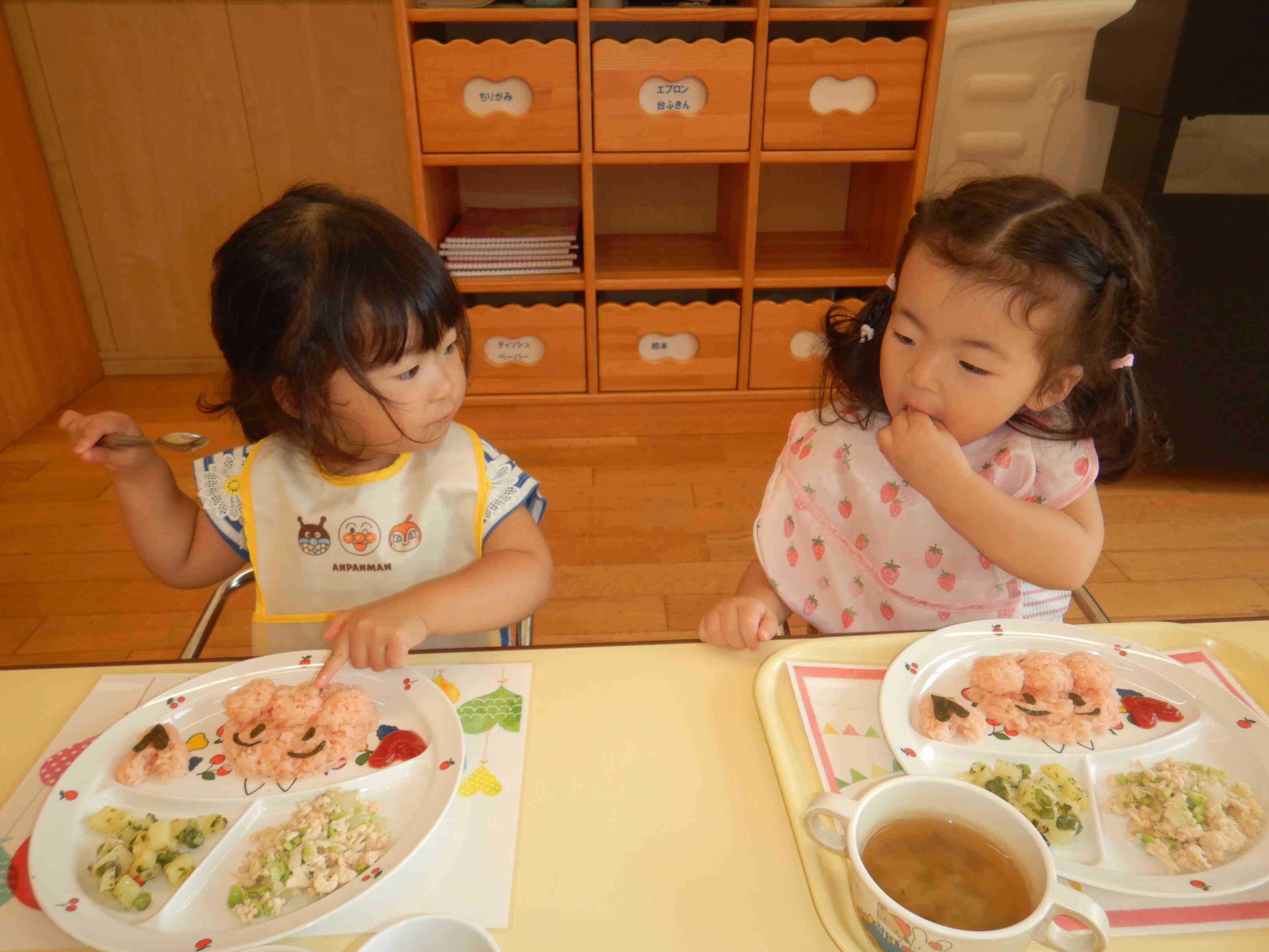 給食もりもり食べます！