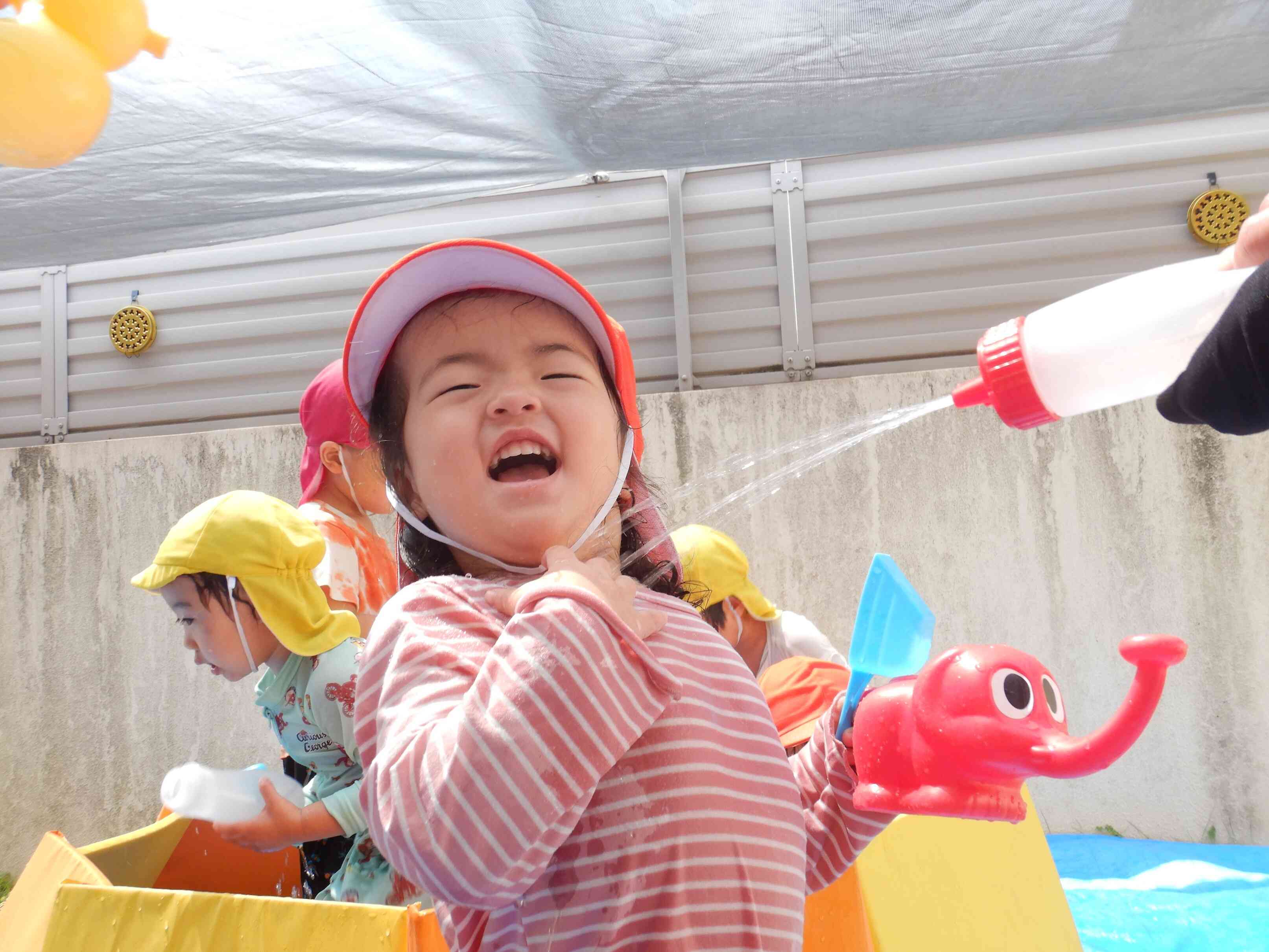 水鉄砲でぷしゅー！！