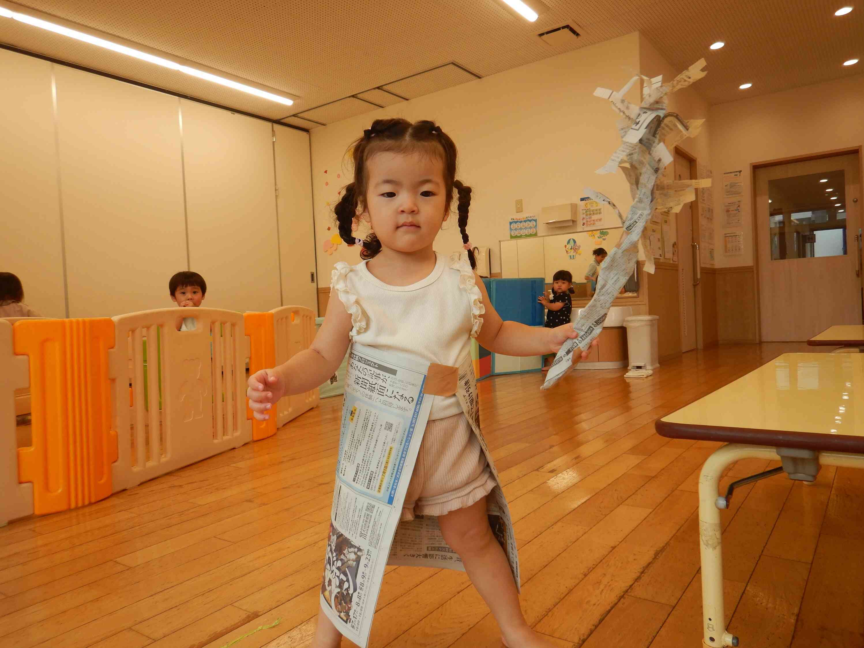 新聞紙あそび　うさぎ組