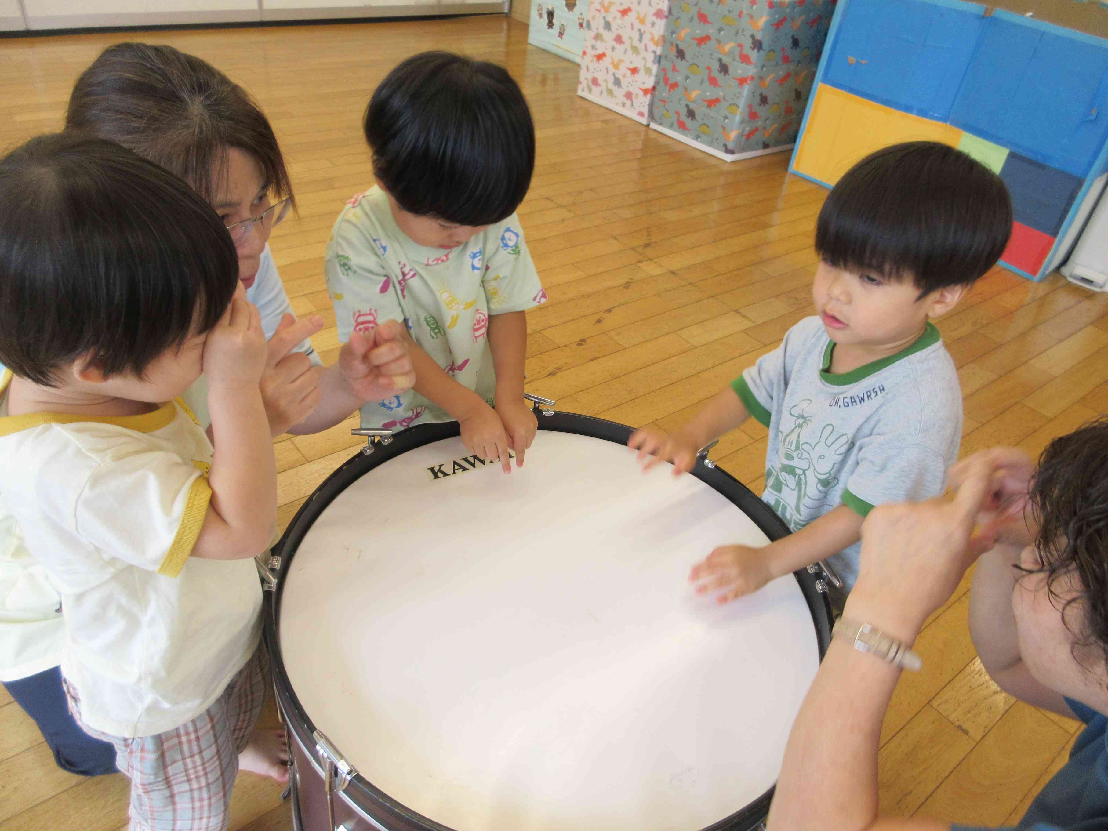♪小さいたいこ、トントントン♪