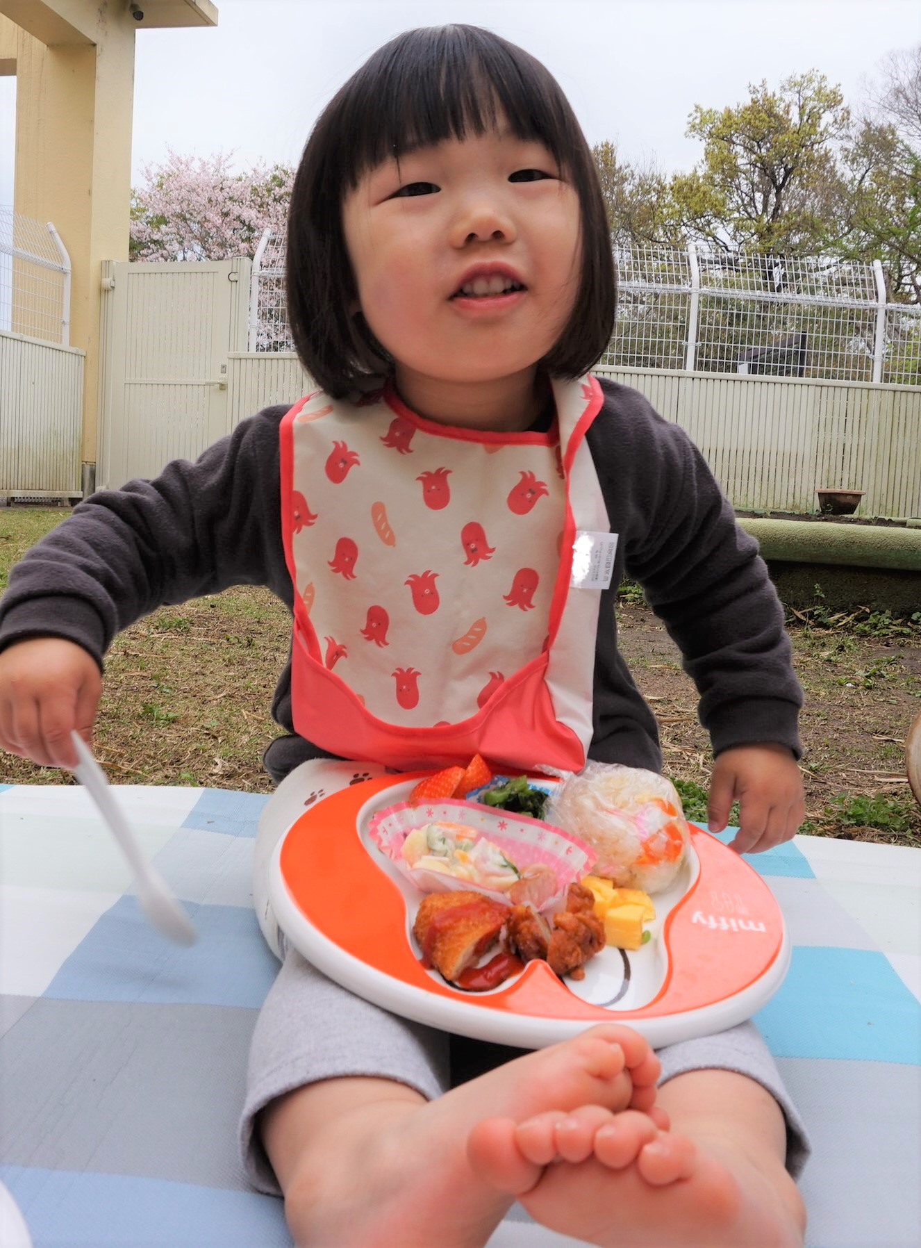 お花見｜大分丘の上病院 「パイナップル保育園」｜ニチイキッズ