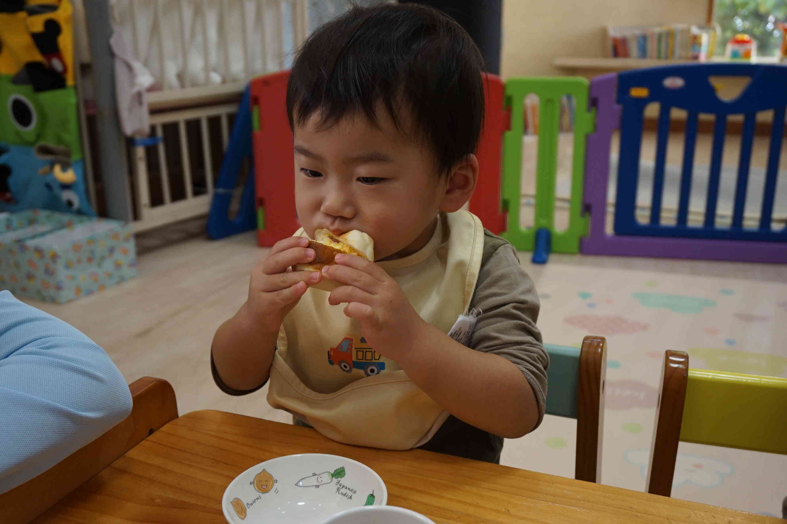 おやつ（こびとぱん）