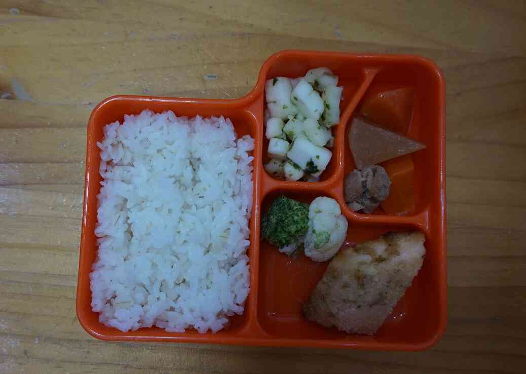 1月8日　給食（お弁当）