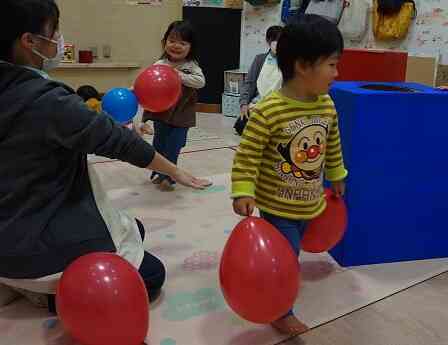 室内遊び（風船）