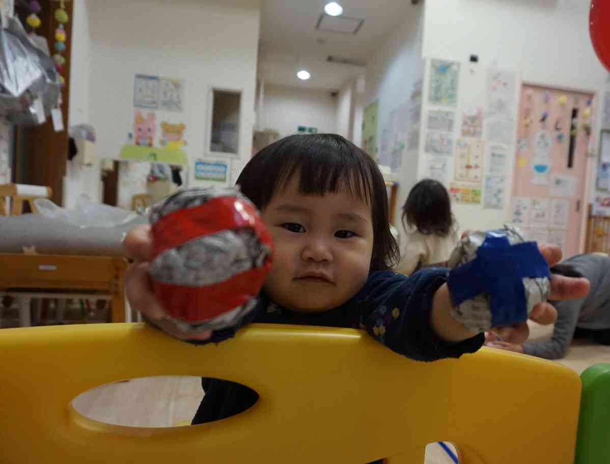 室内遊び（ボール投げ）