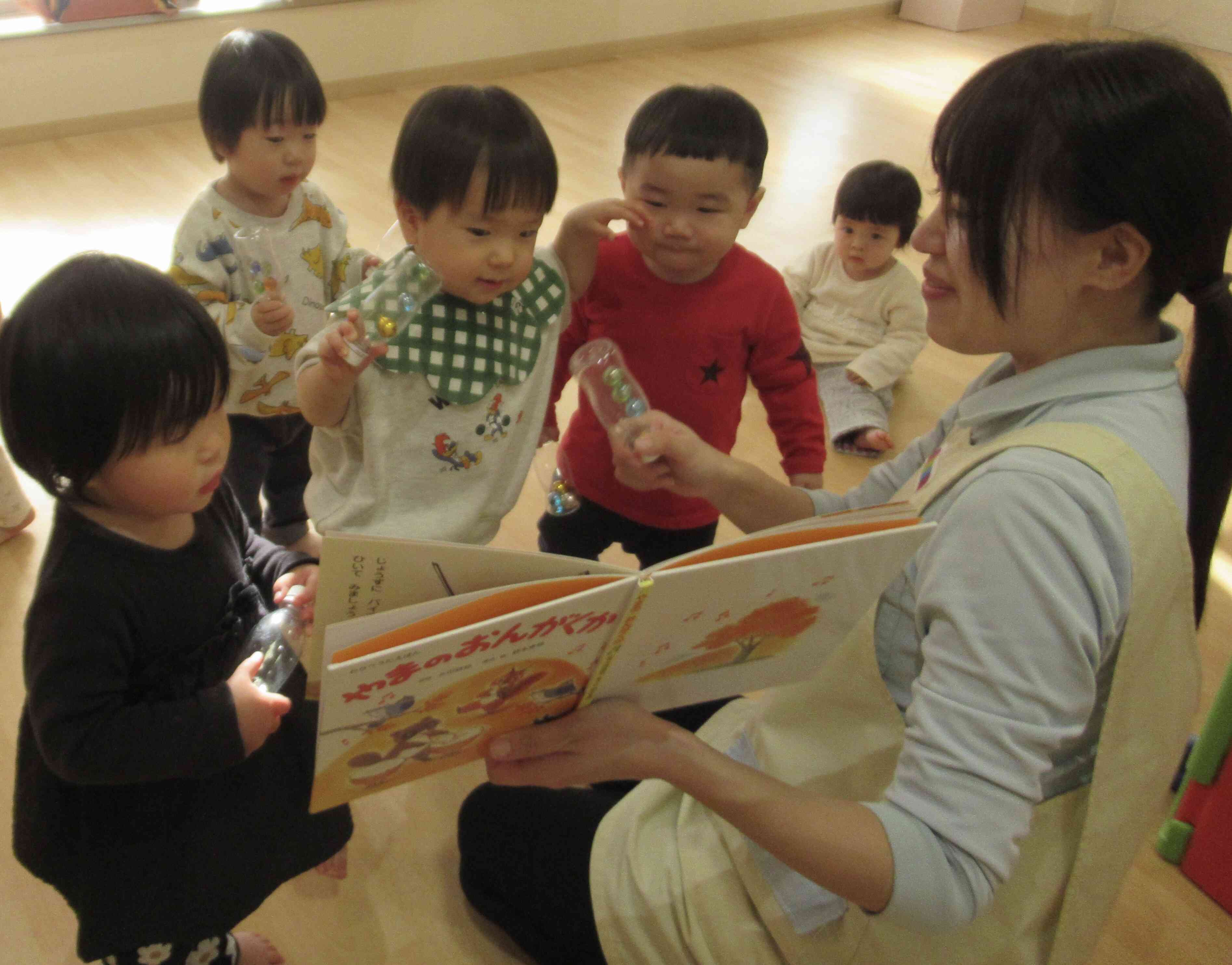 ひよこ組　室内遊びの様子