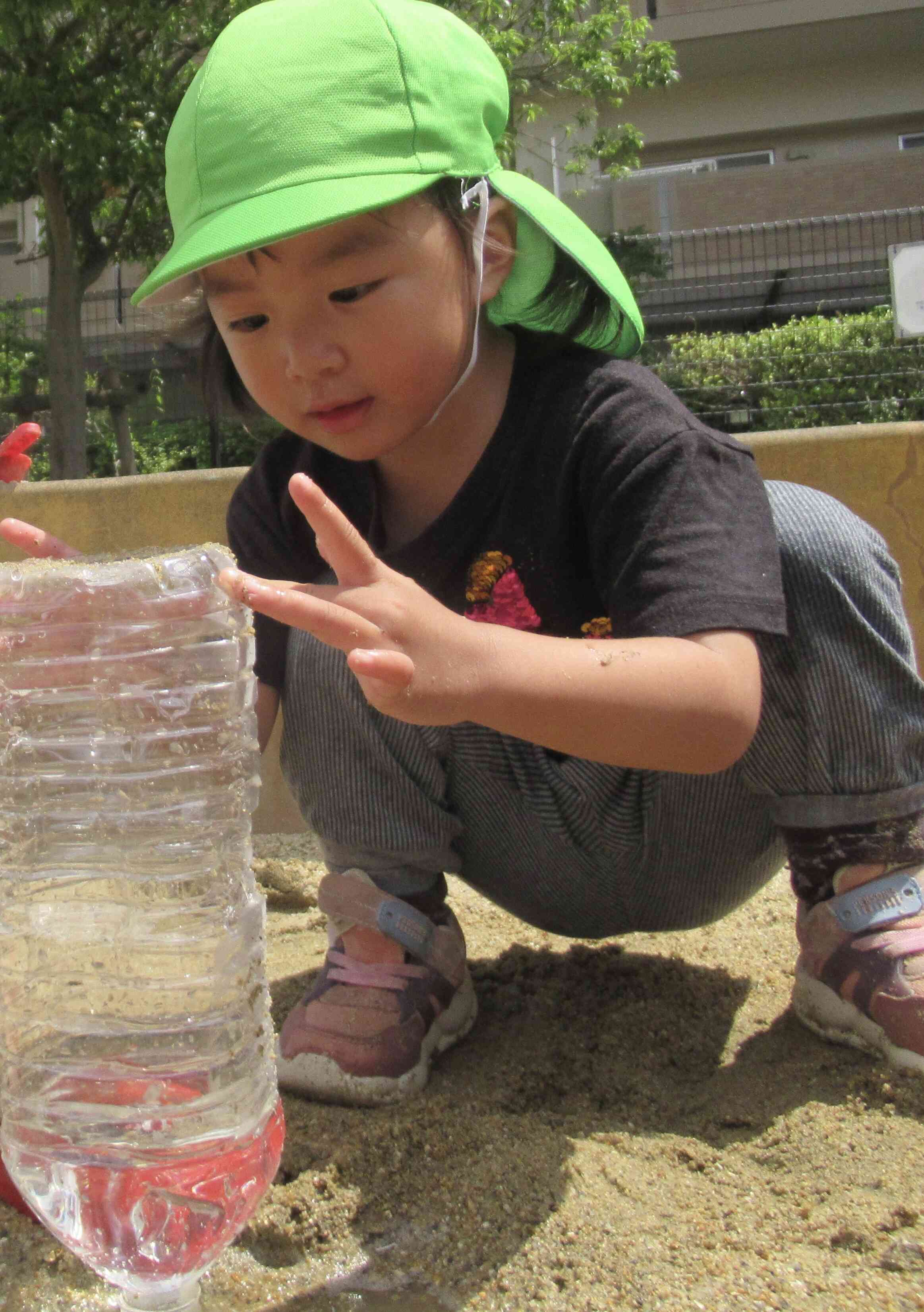 うさぎ・あひる組　泥遊び