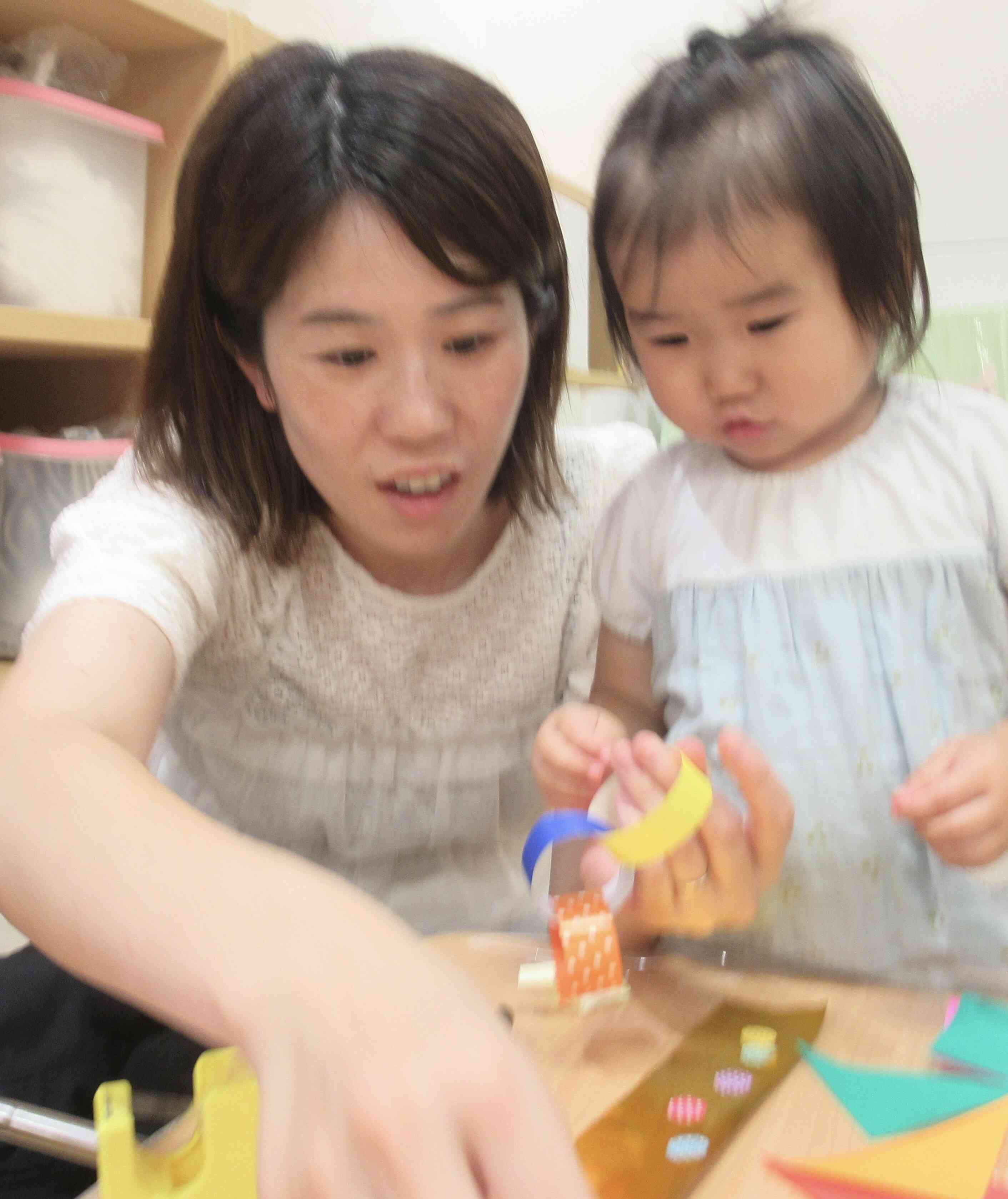 あひる組の親子製作風景