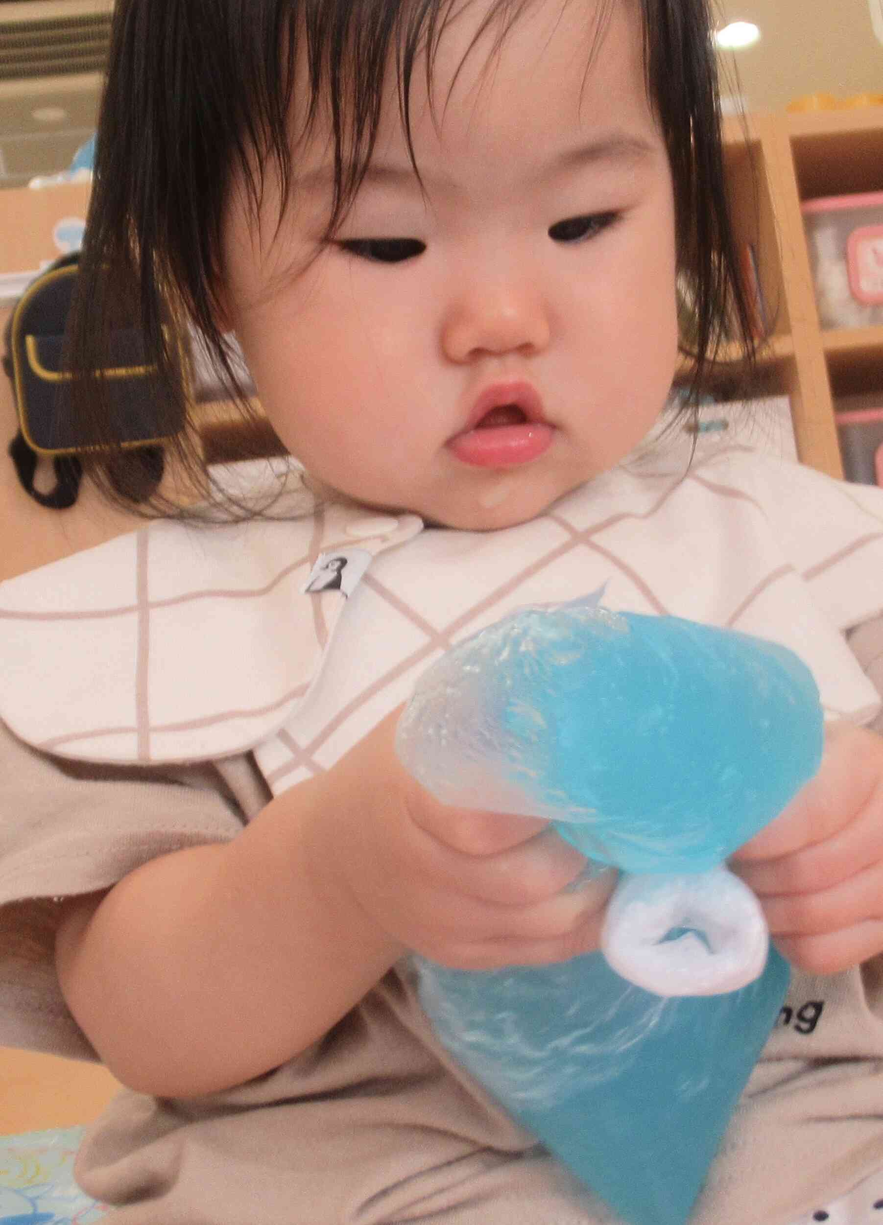 握ってみると、、、