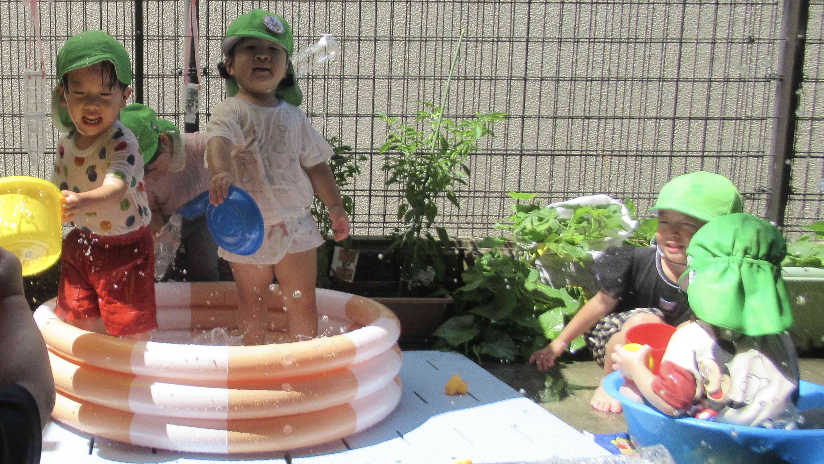 暑い日の水遊び気持ちいいね！