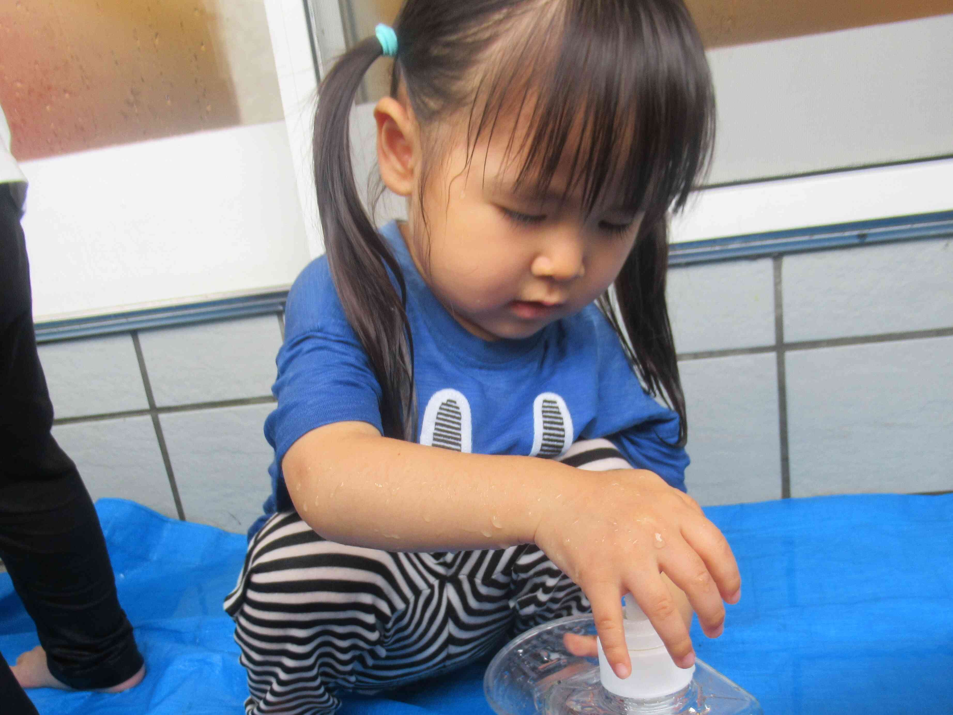 お水の準備をするよ♪