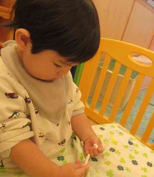 ぷちっとちぎれる！粘土の感触を楽しみました。