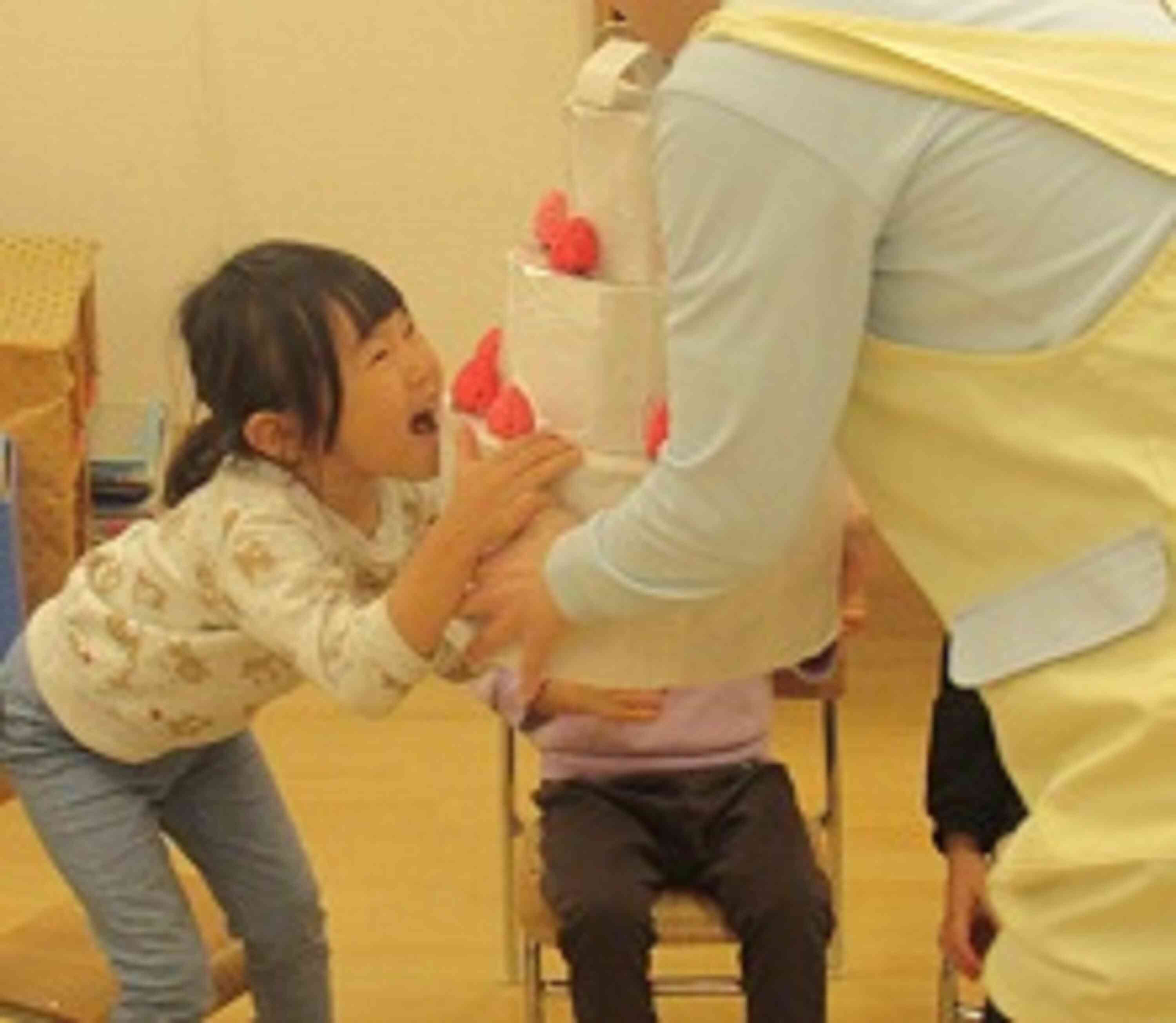 ケーキを食べるよ！ぱくっ！