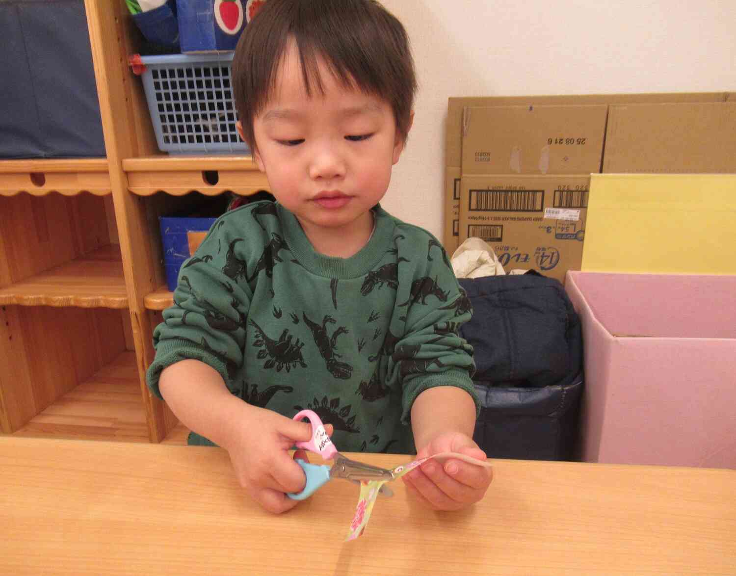 よーく見て、チョキン！