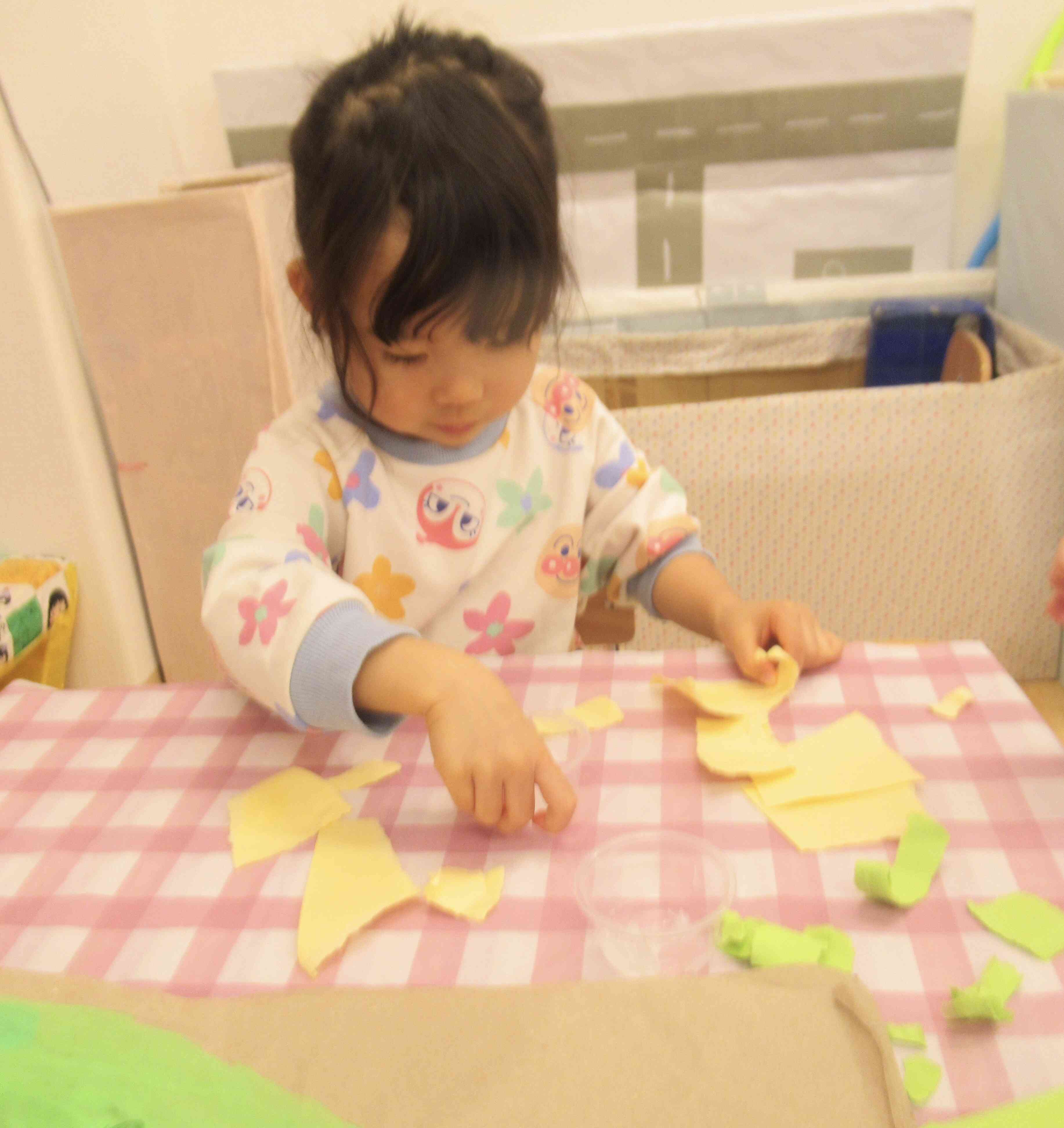 たくさん紙をちぎってみたよ。