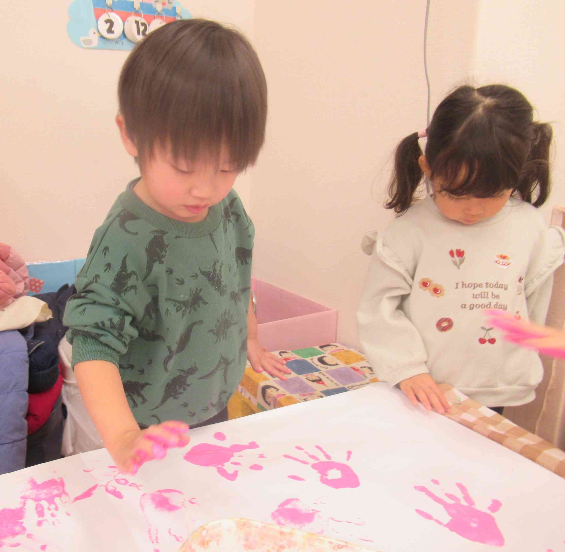 僕もペタペタするよ！