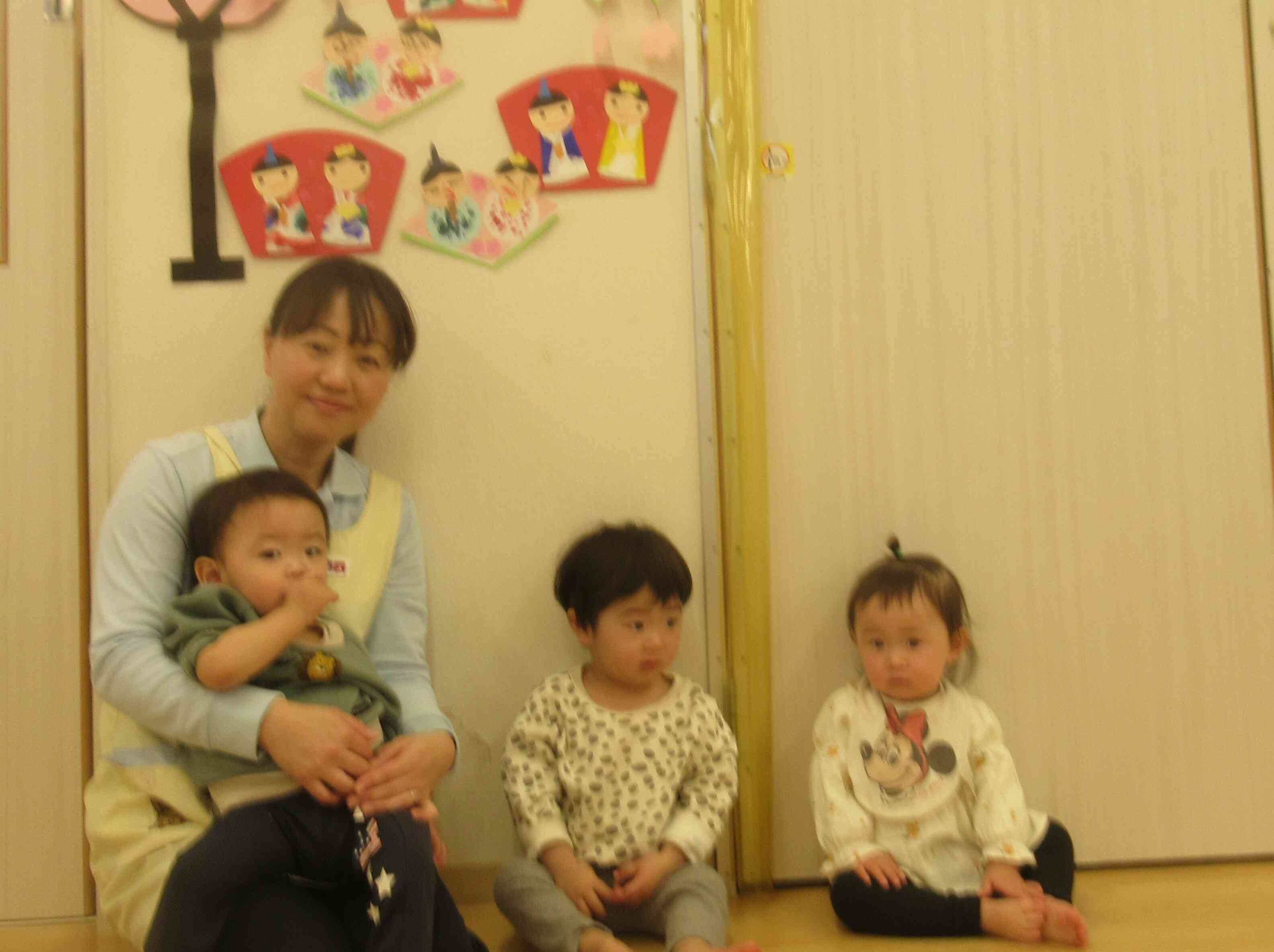 みんなでお雛様とパシャリ☆