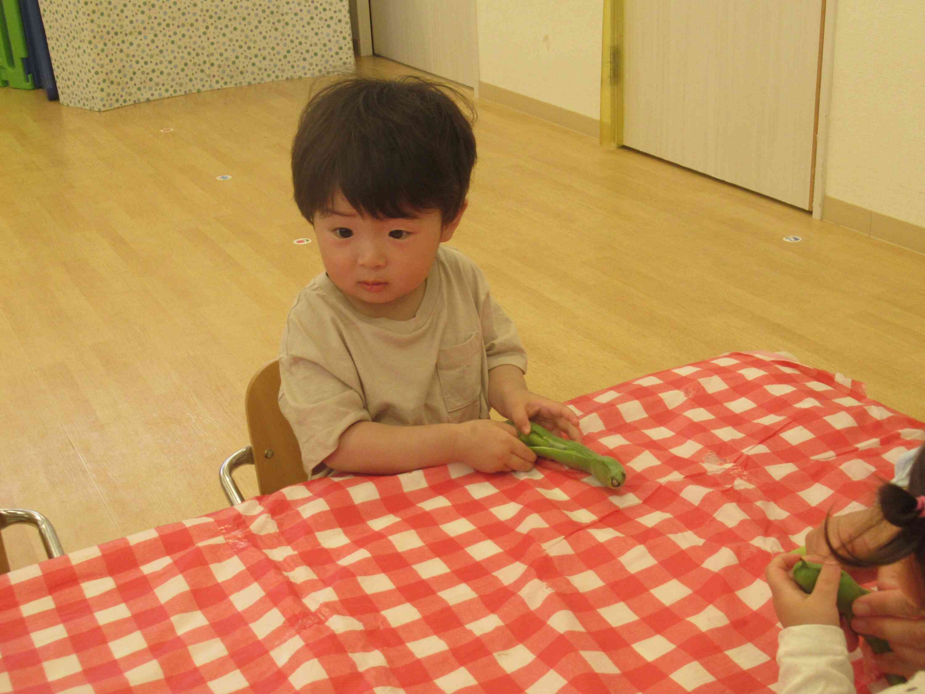 僕も剝いてみるよ！