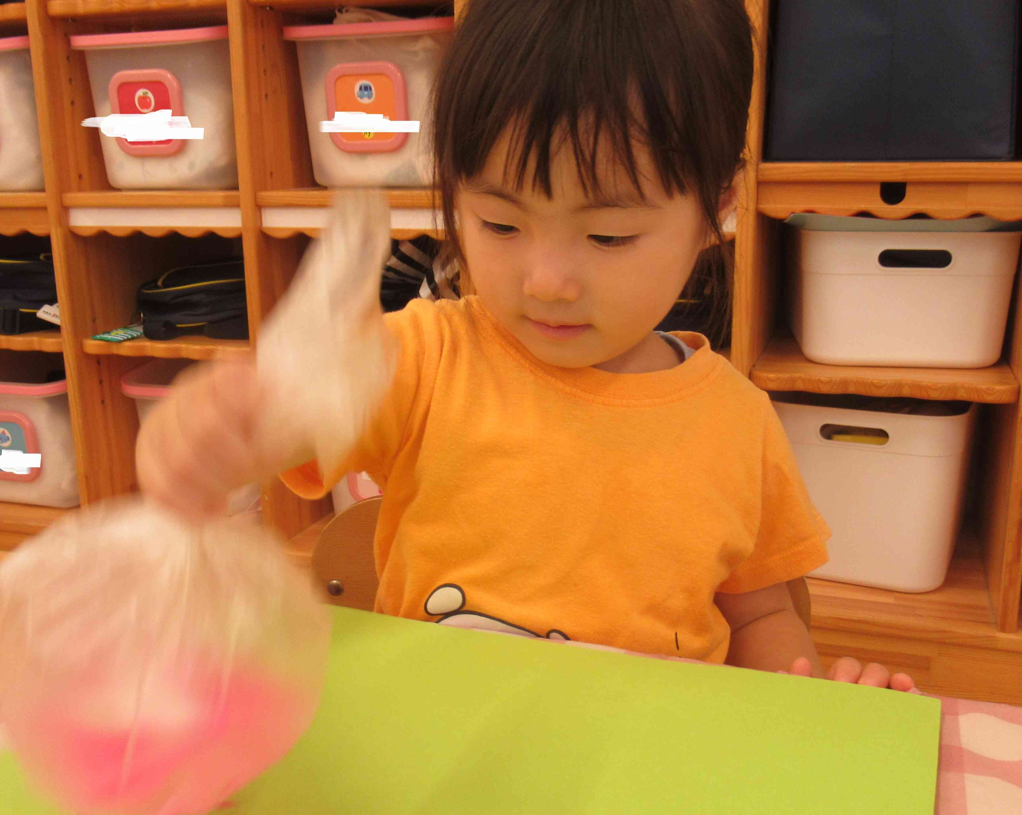 製作遊びをしたよ☆(2歳児　うさぎ組)