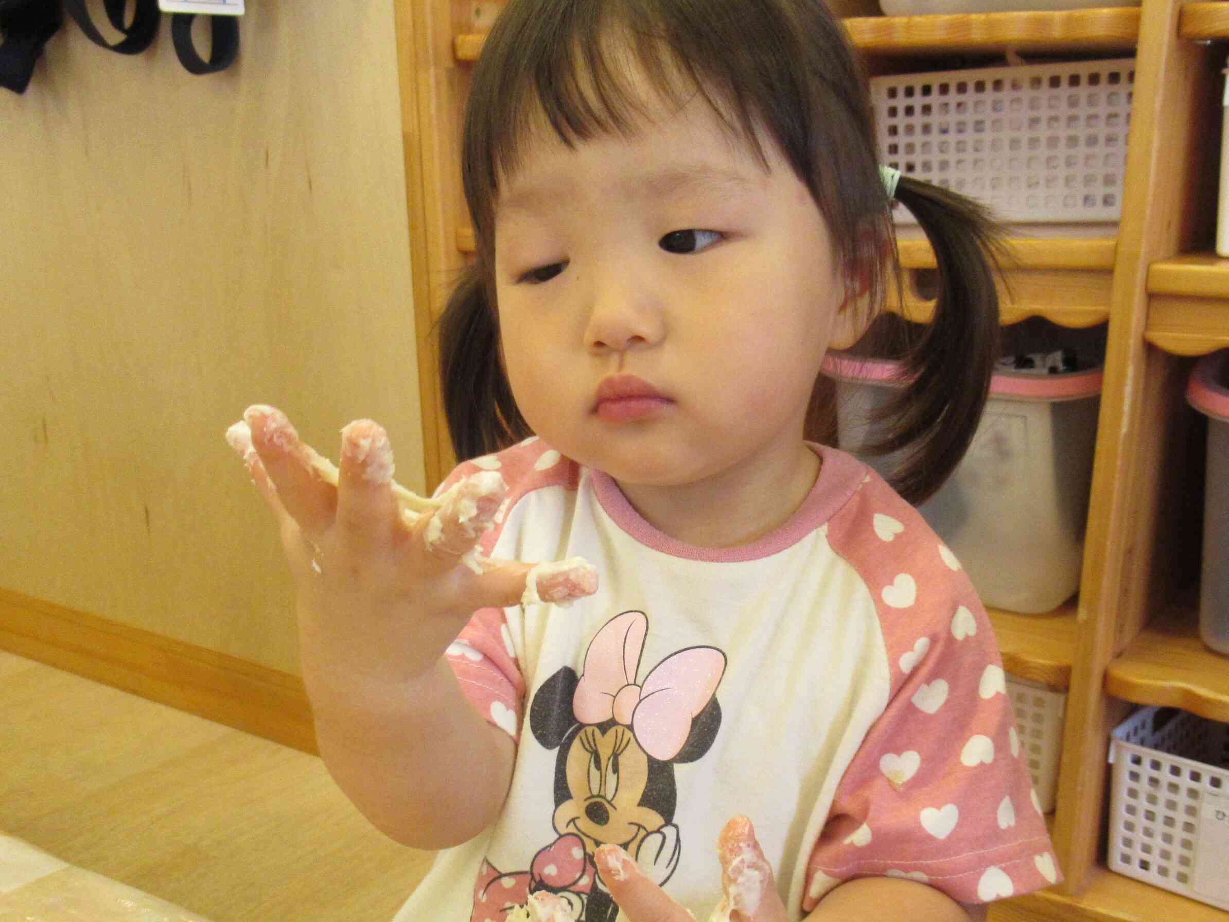 手にくっつくなぁ！