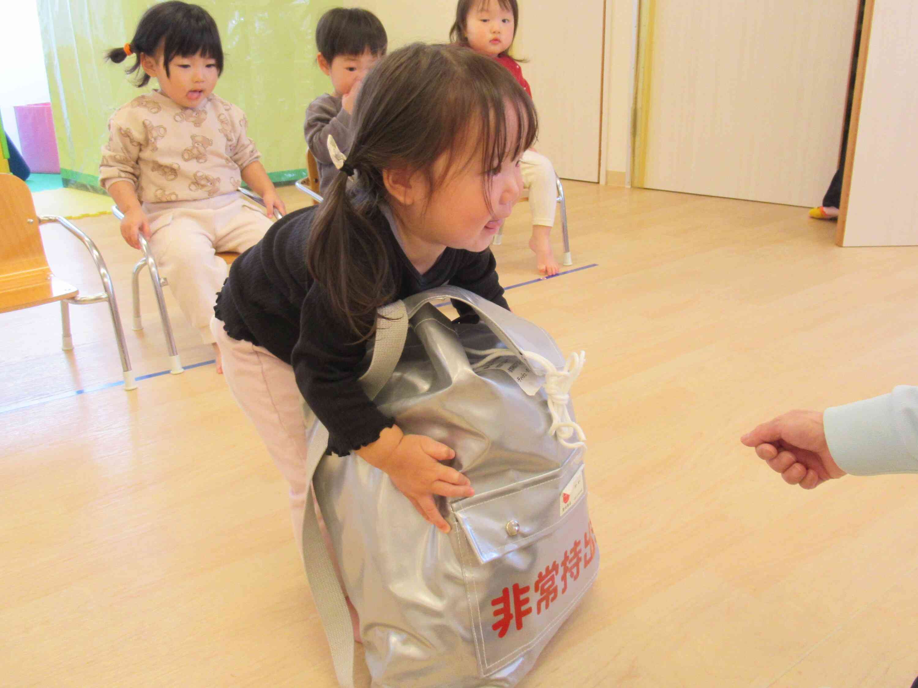 う～ん！重たい！