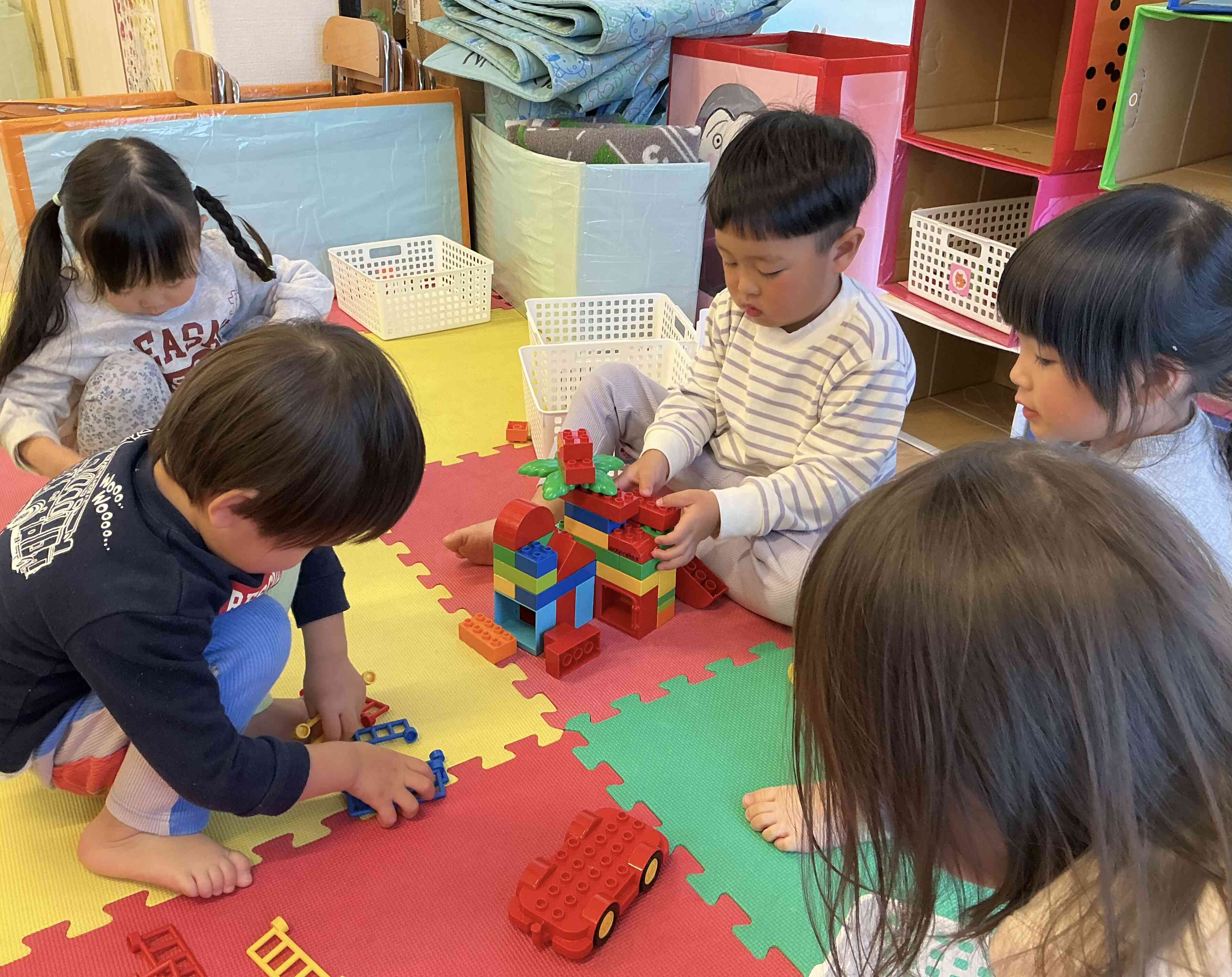 うさぎ組ブロック遊び