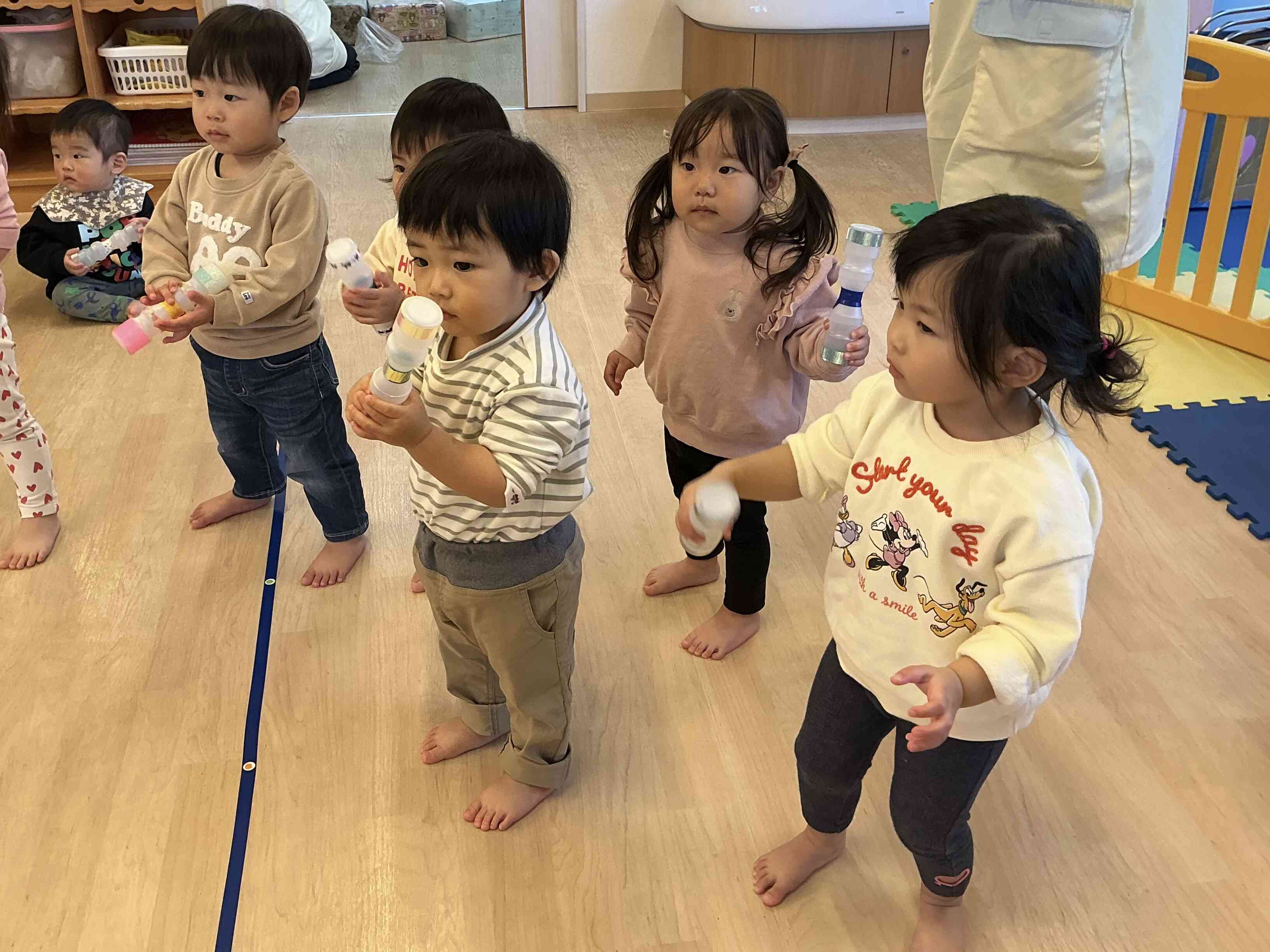 ヤクルトのマラカスをフリフリ♩