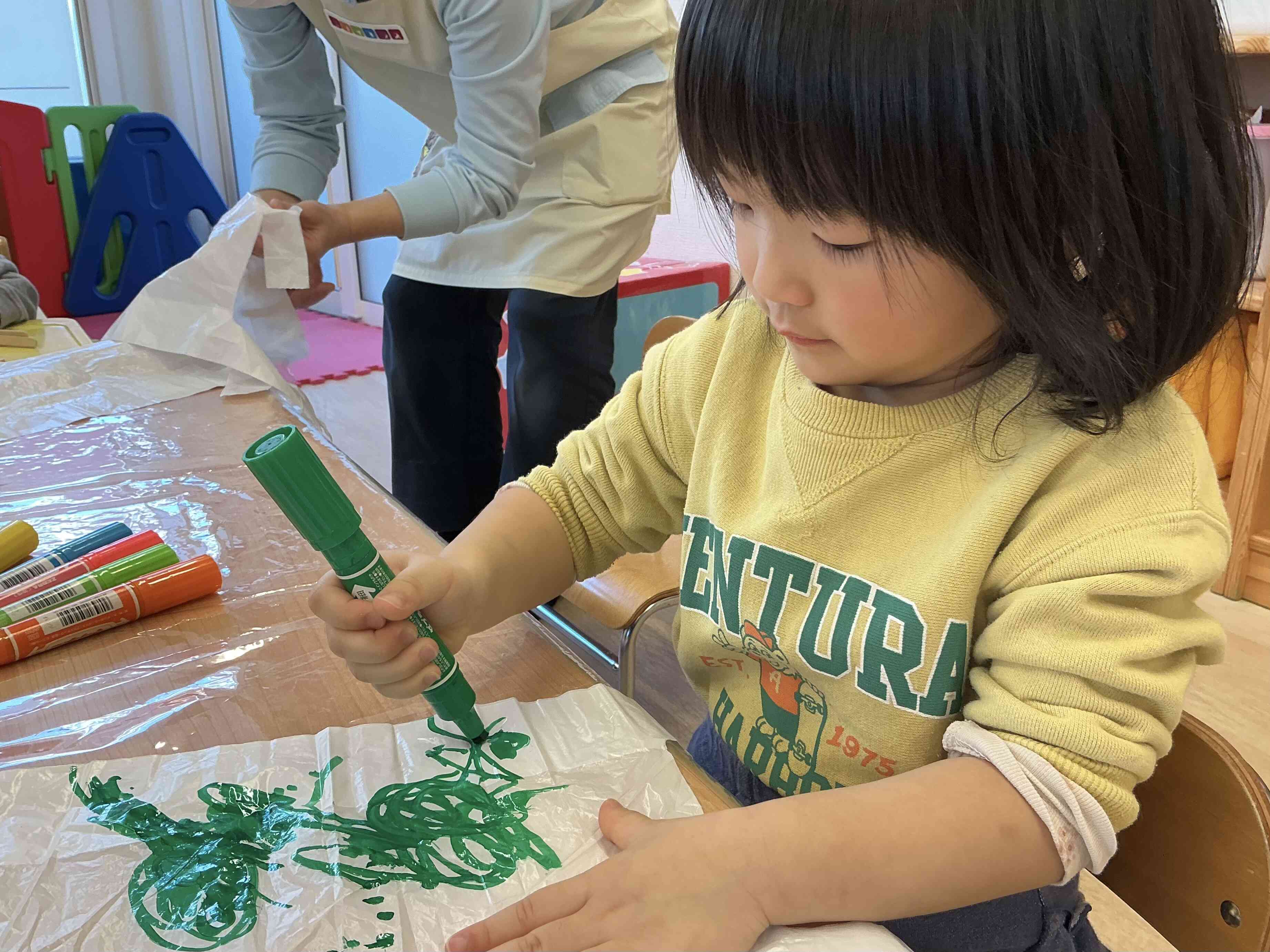 左手でしっかりと押さえて！