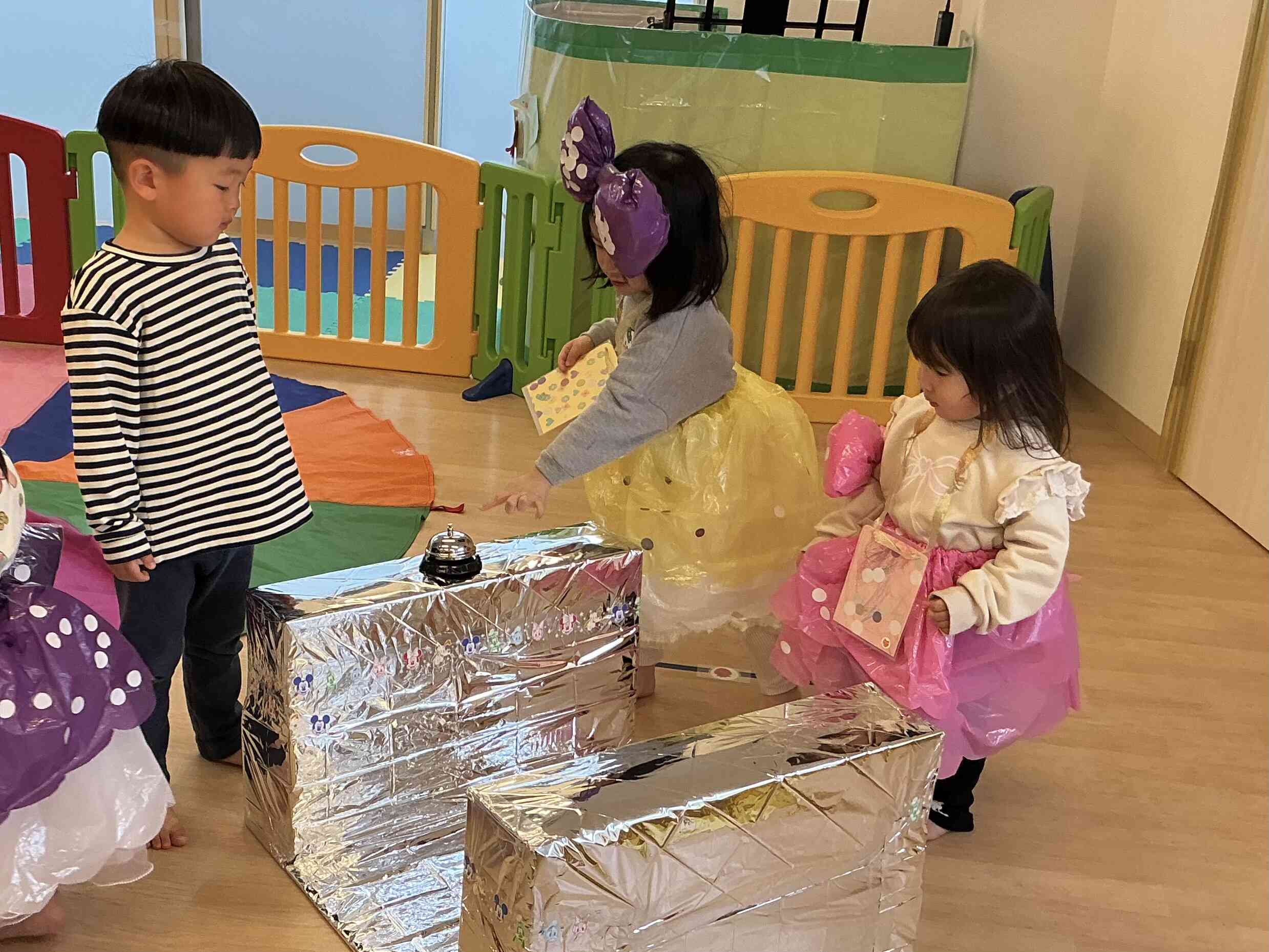 チーン！(駅の改札の音)