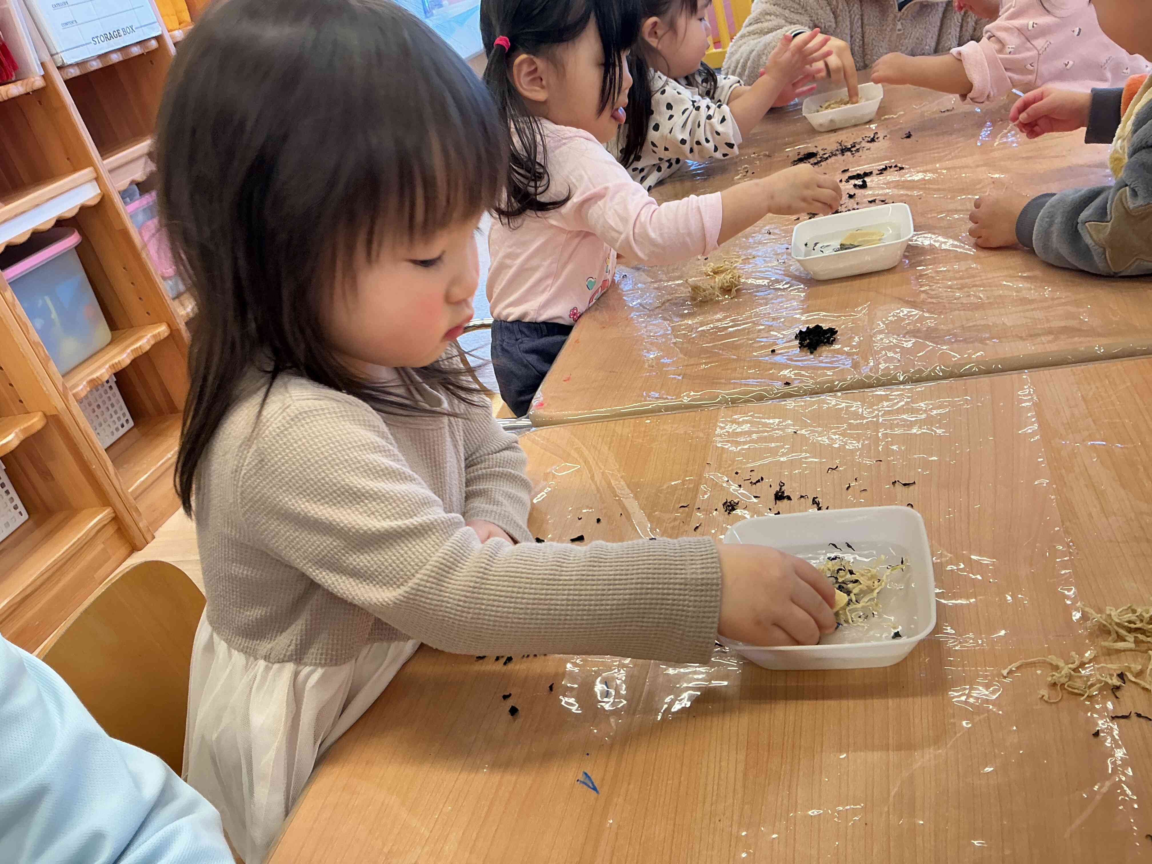 そーっと溢れないように入れて〜…