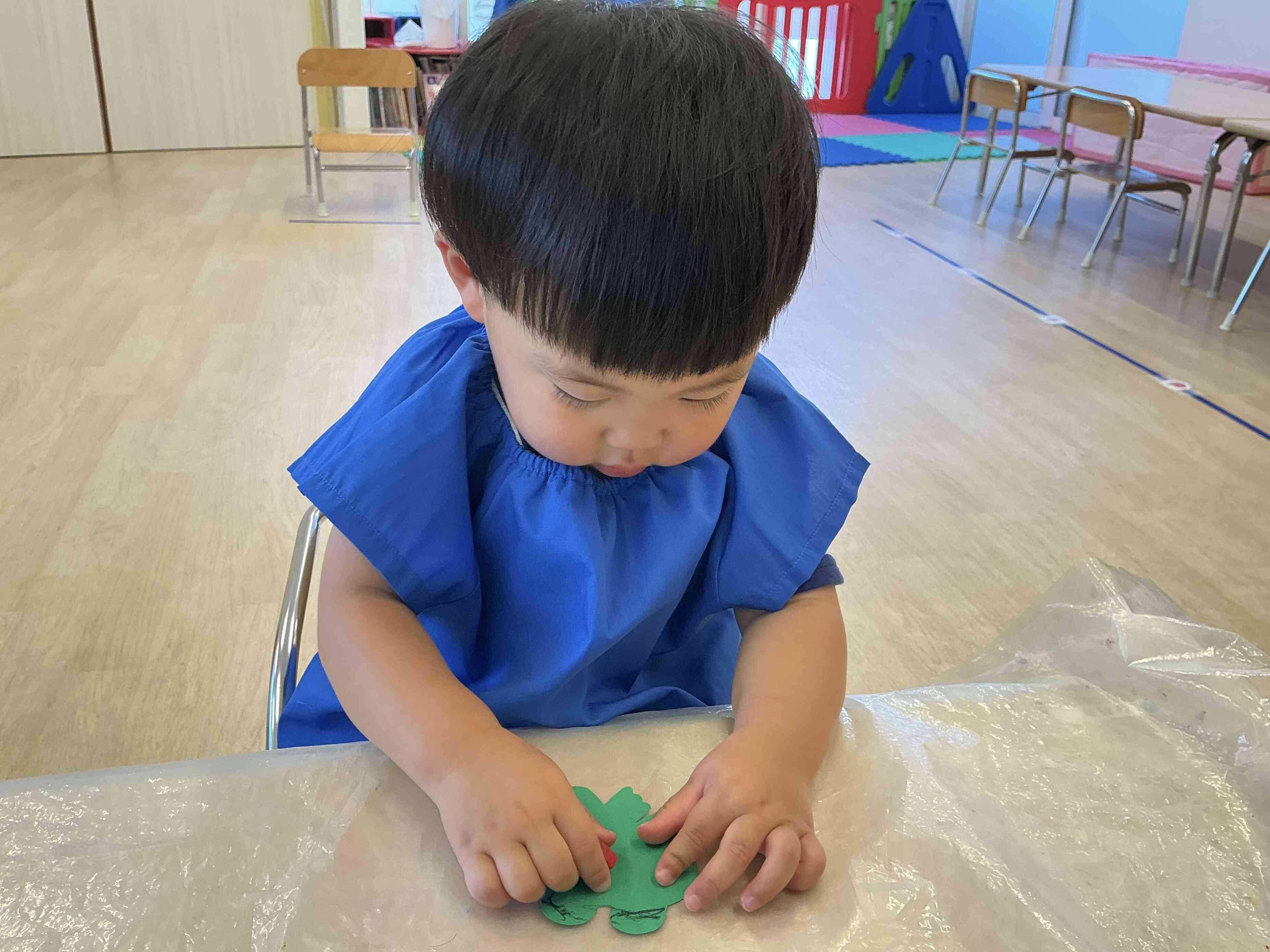 今度はカエルを作っているよ！