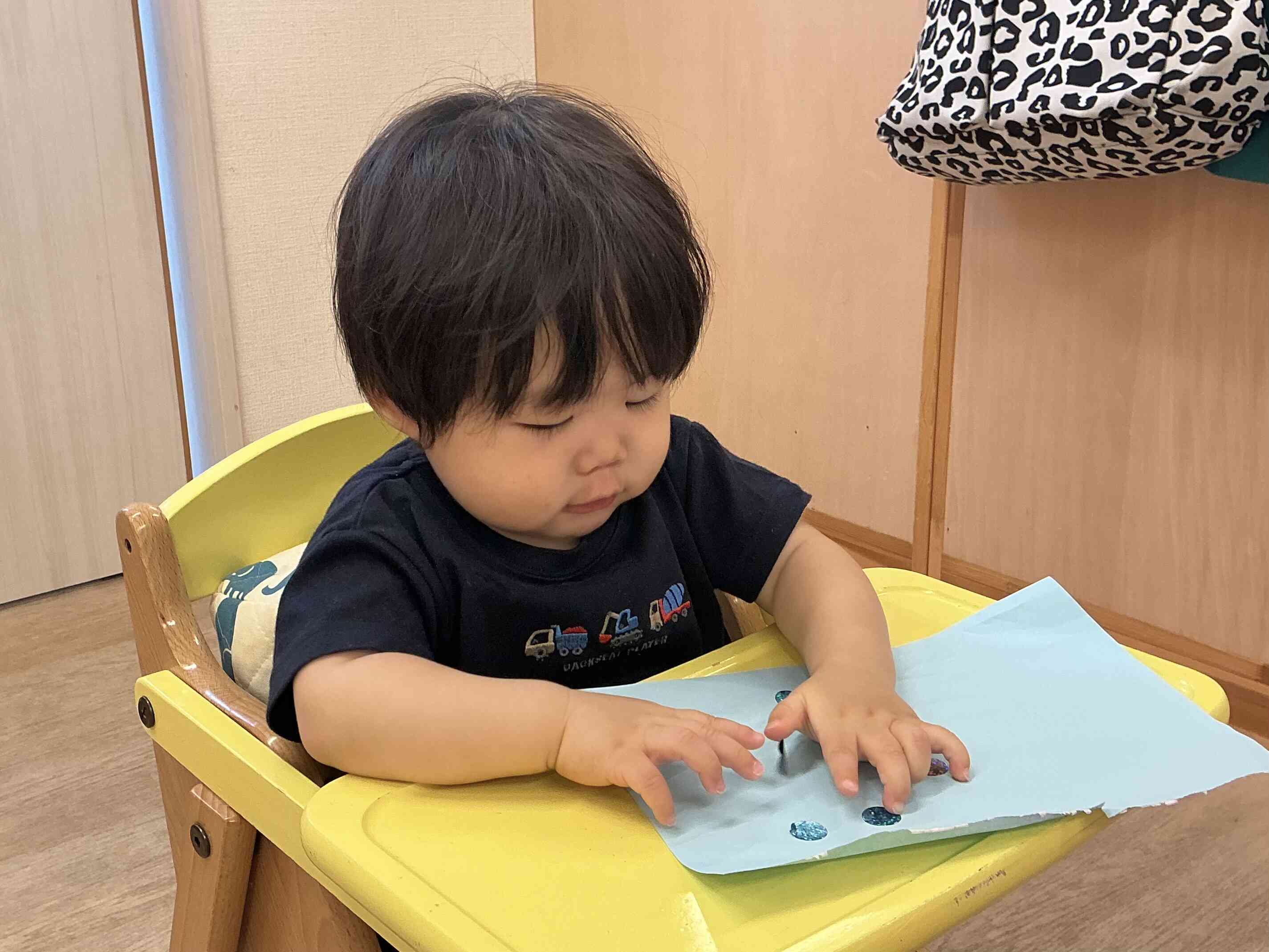 シール遊び