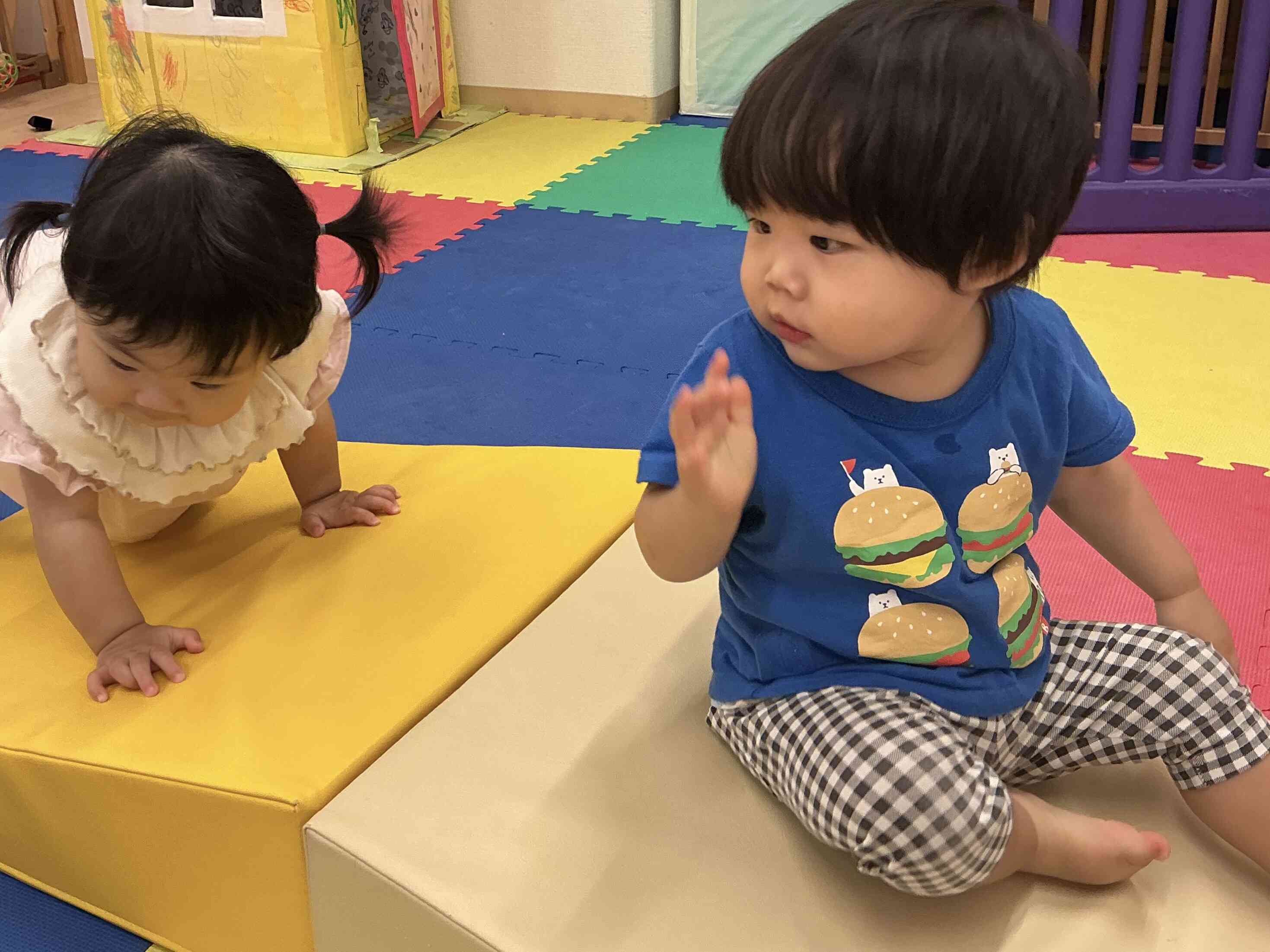 ひよこ組さんは運動遊びをしました。