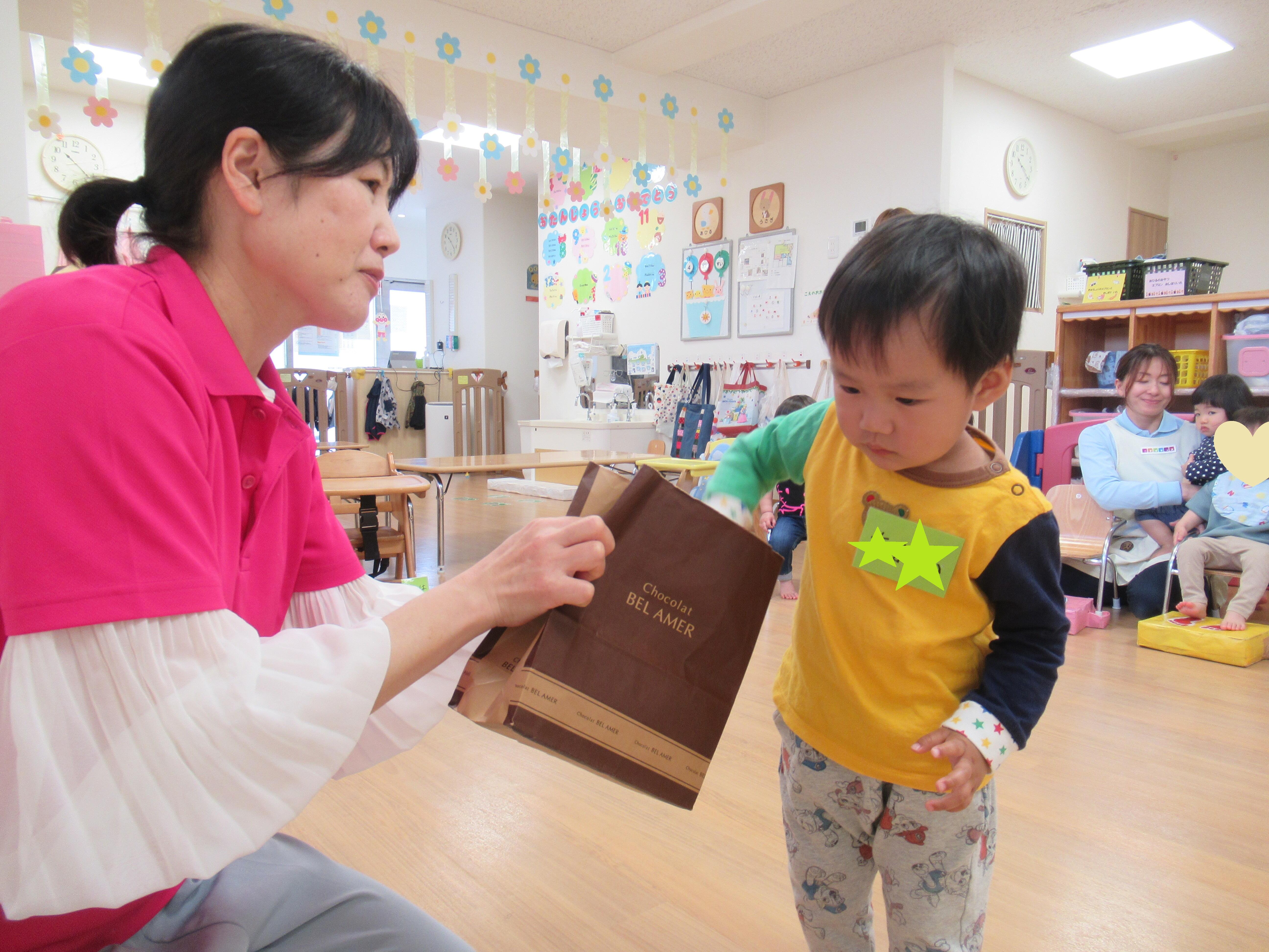 箱の中には何色のボールが入っているかな♪