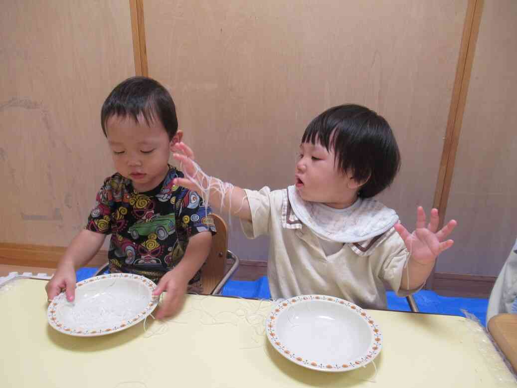 ほら！！冷たくで気持ちがいいね～。腕にも引っ付くよ！！