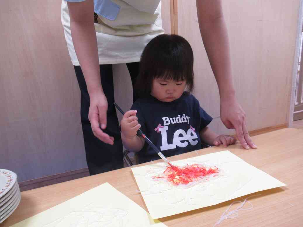 最後は絵の具で色付け～♪　スパゲティーみたいだね！！