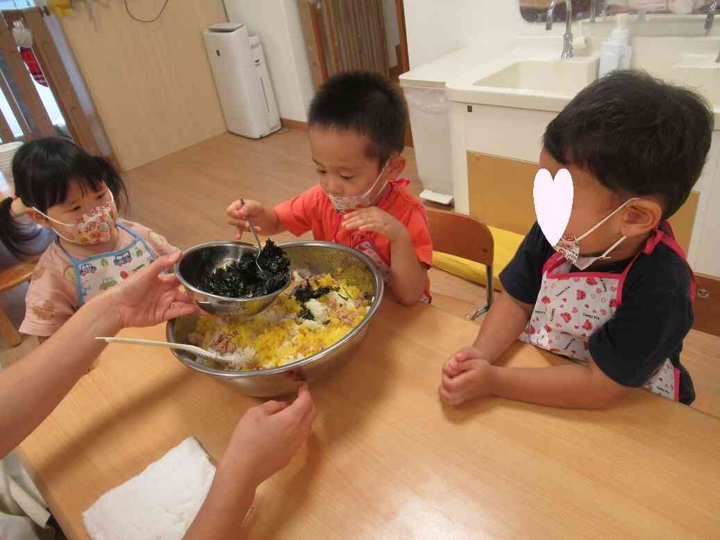 お次は韓国のりです!!いい香りがしますね~♪