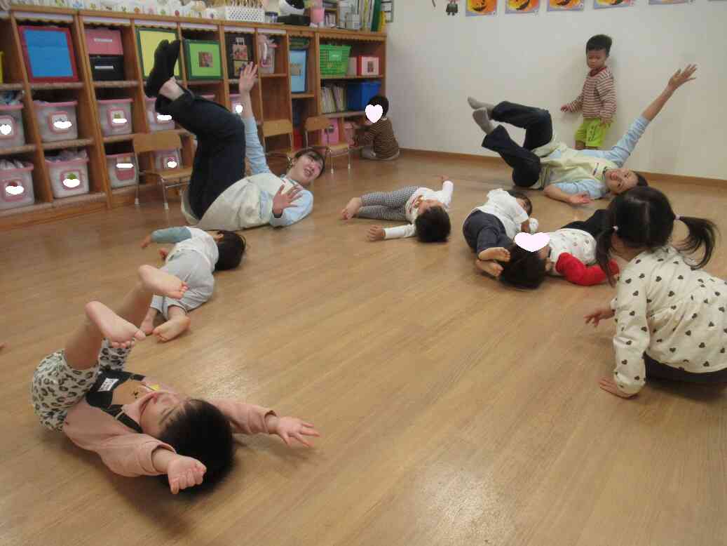 最後はみんなで「かえるがぴょん!!」の体操で体をいっぱい、動かしました~♪楽しい運動会でしたね~♡