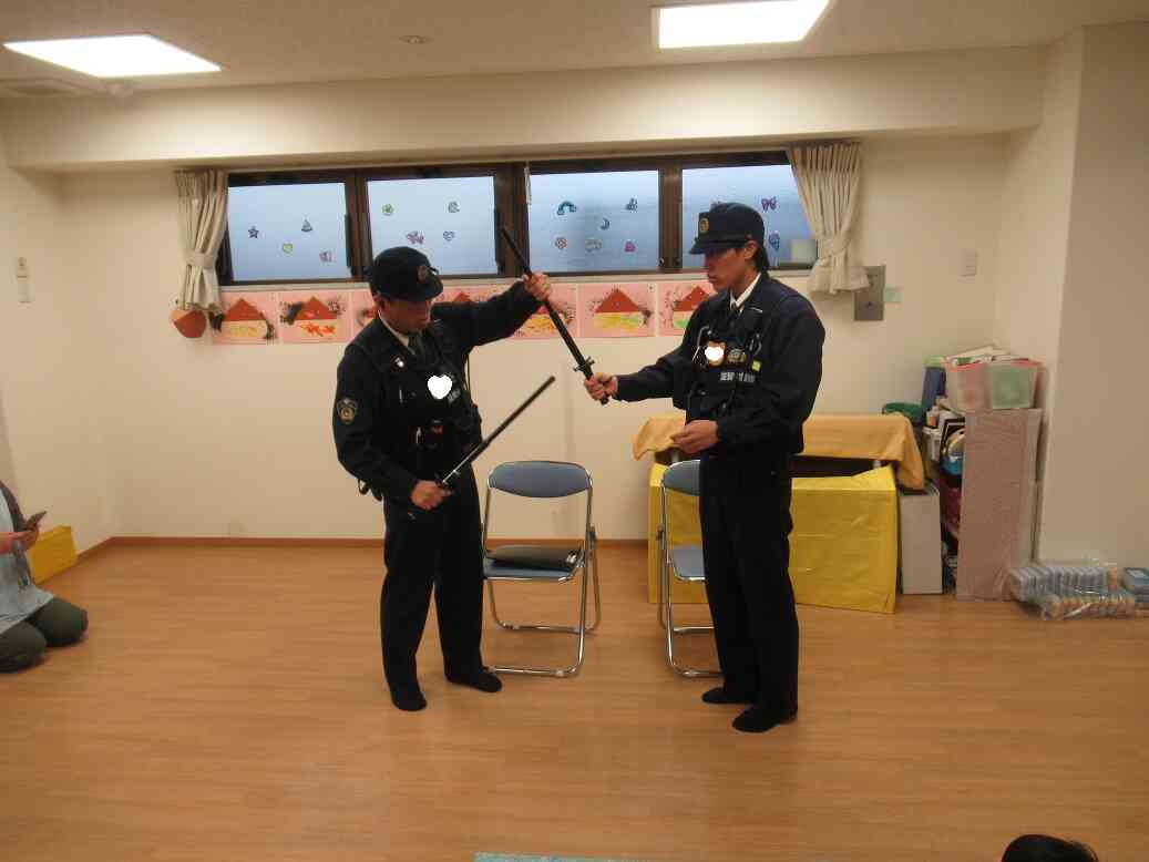 警棒の使い方を教えていただきました！！