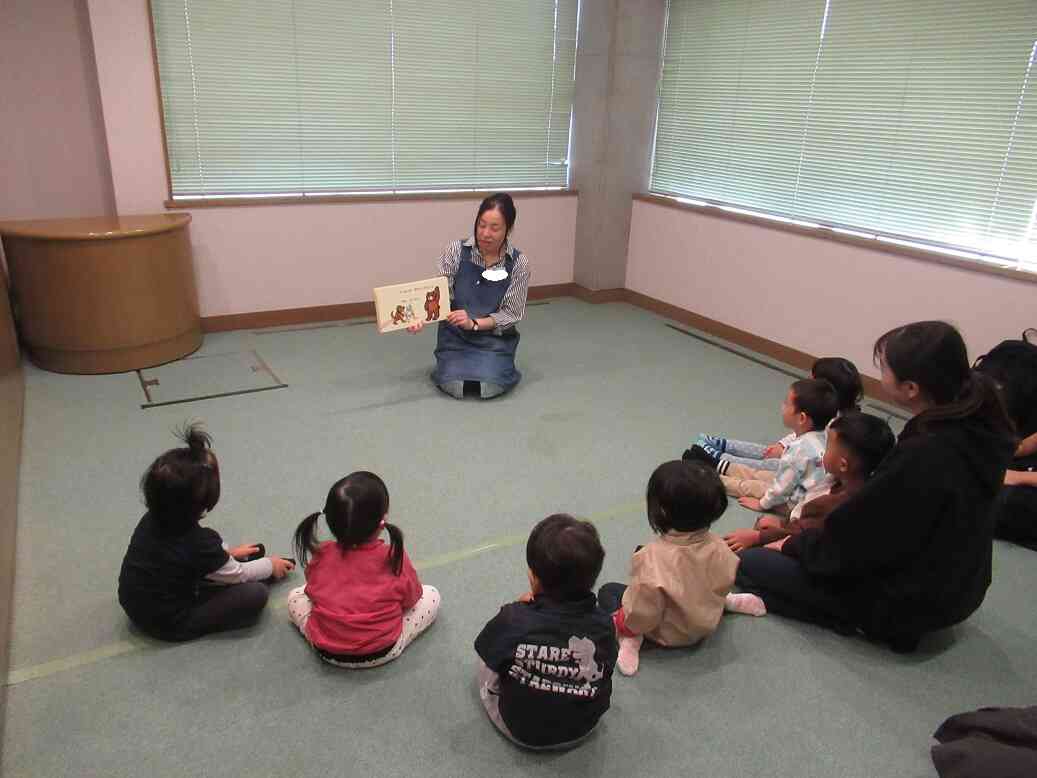 近江八幡市図書館へ着きました。