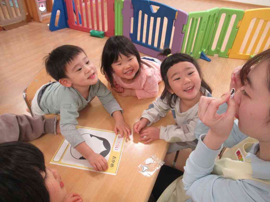 お目目はどこかな～？楽しいね～♪