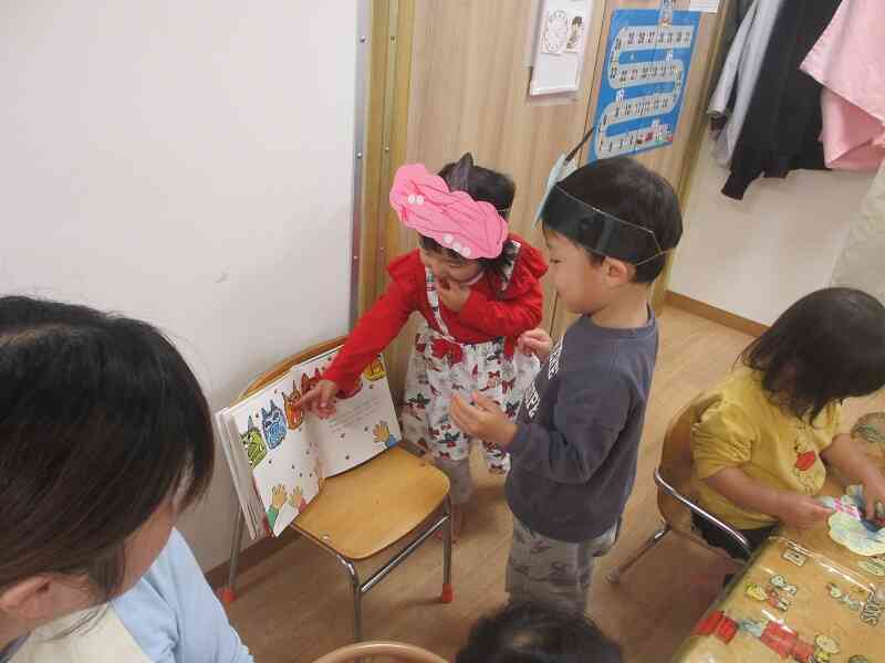 節分の行事ではオニさんのお面作ったね～♪っと子どもたちのつぶやきが可愛い♡です。