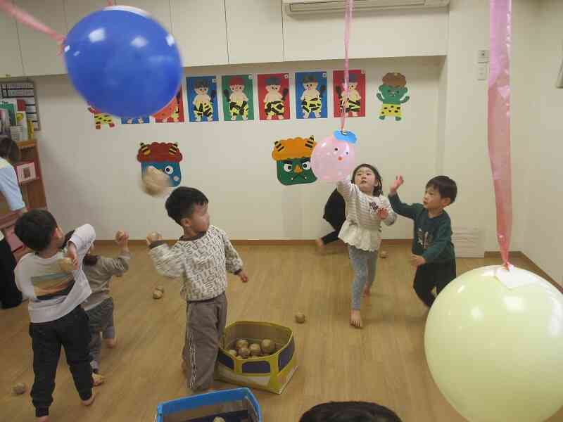 風船オニさん、目掛けて!!それ~♪