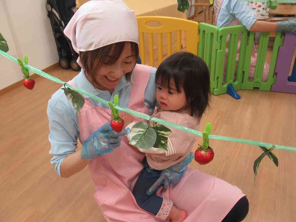 ４月の食育（いちご狩り）その2