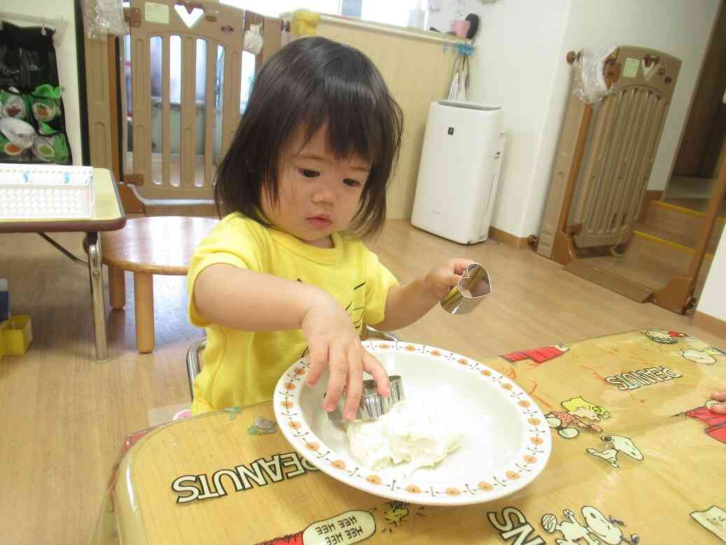 小麦粉粘土遊びの様子で~す♪