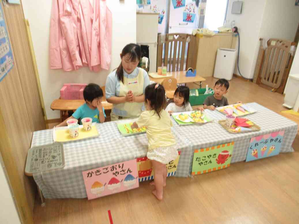 今度はうさぎ組さんが屋台屋さんへ変身です♡可愛いお店屋さんです！！