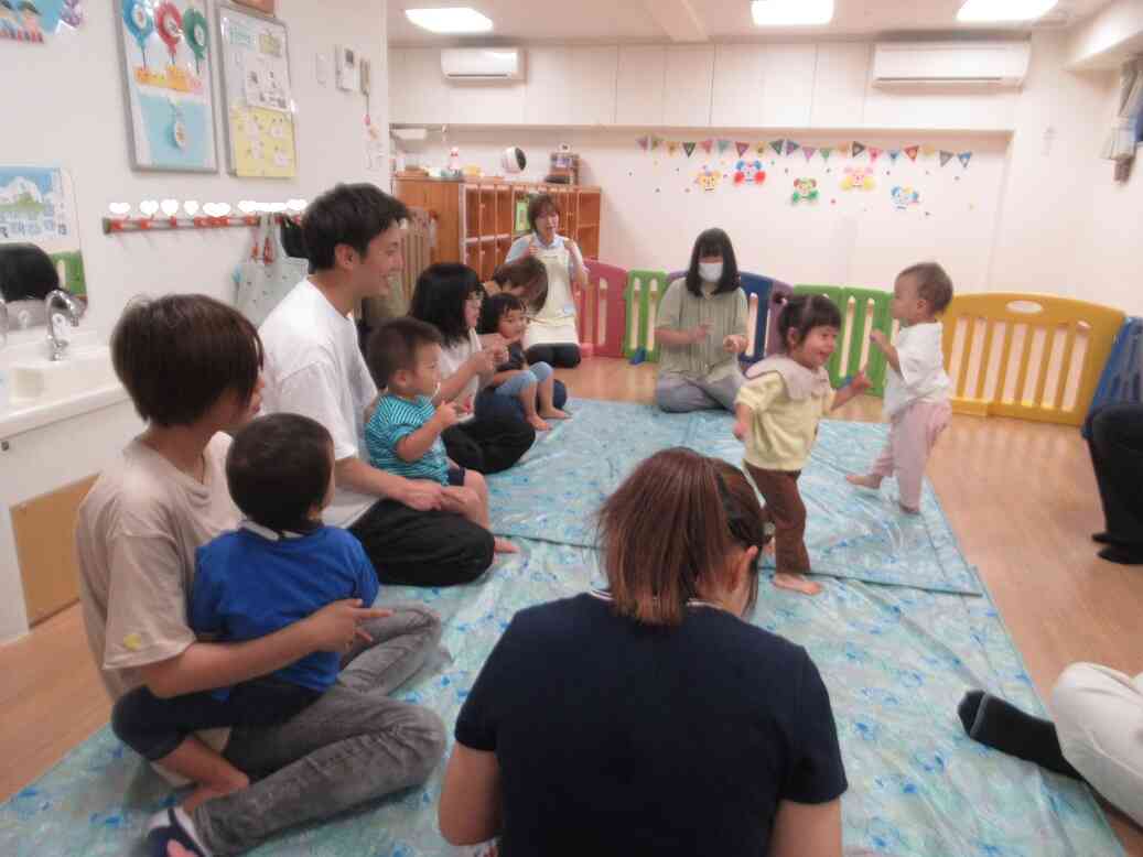 「とんぼのめがね」に合わせて~♪とっても楽しそうですね!!