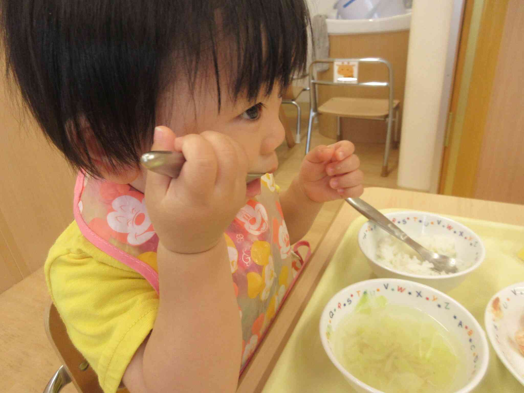 5月の食育～きゃべつちぎり③～